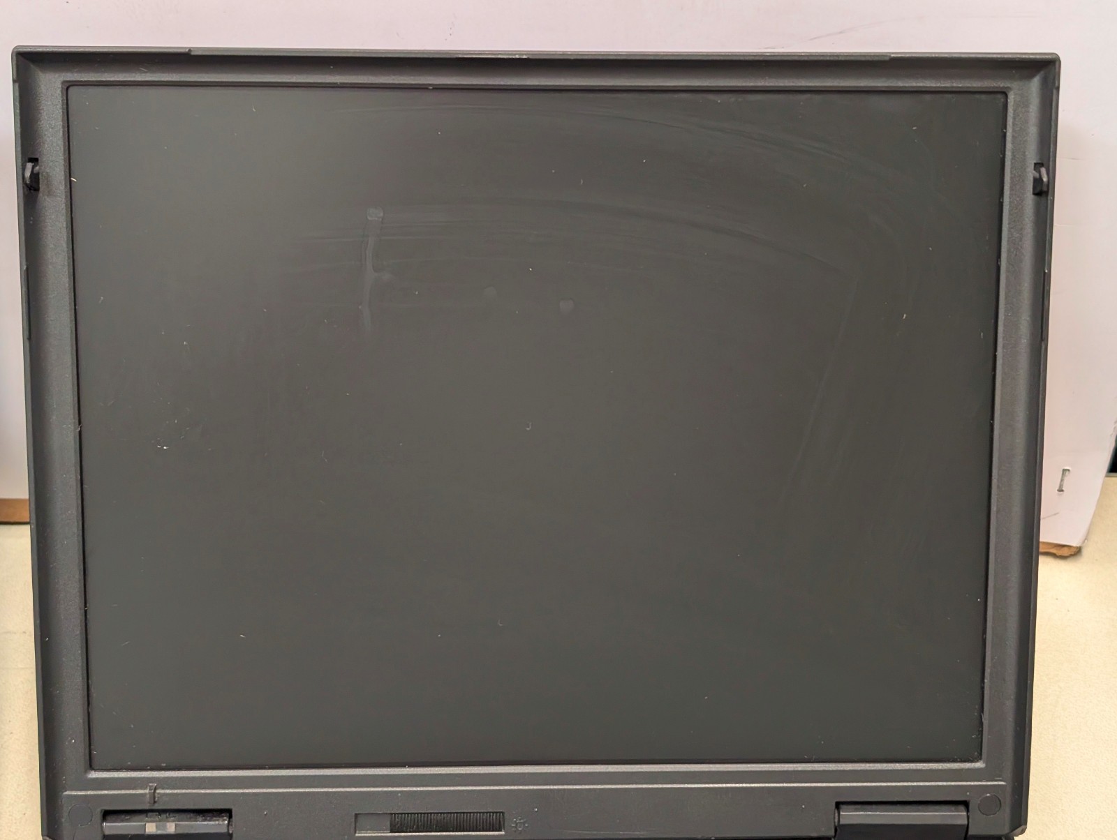 IBM ThinkPad 600 lot for parts; bad screen on 600x, bad MOBO on 600; no HDDs