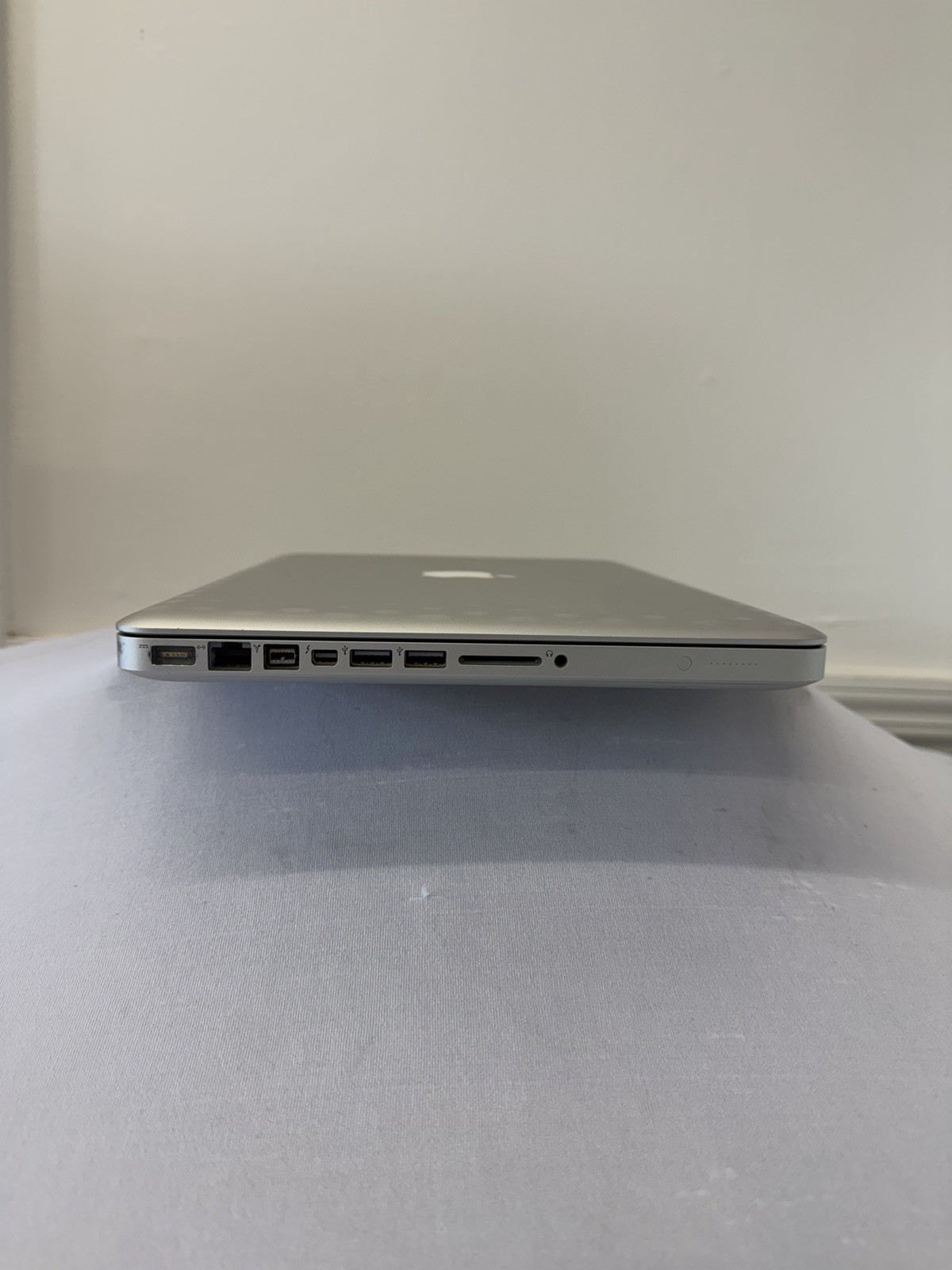 Apple Macbook Pro 2012 13-in Lapbook – Good Screen – Intel i5-3210m – Read Des