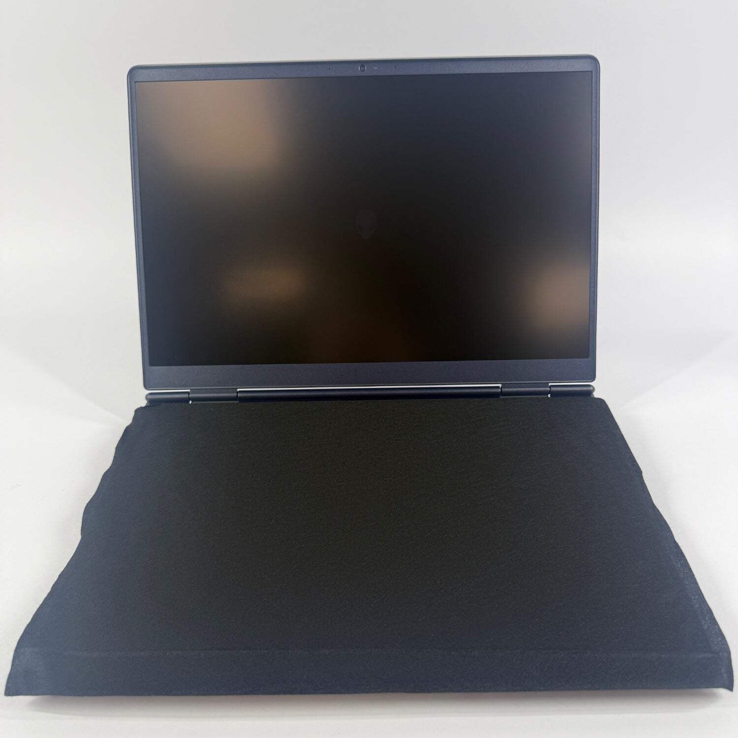 Alienware 16 Aurora 16″ Core 7 240H 2.5GHz 16GB RAM 512GB SSD RTX 5050 Open Box