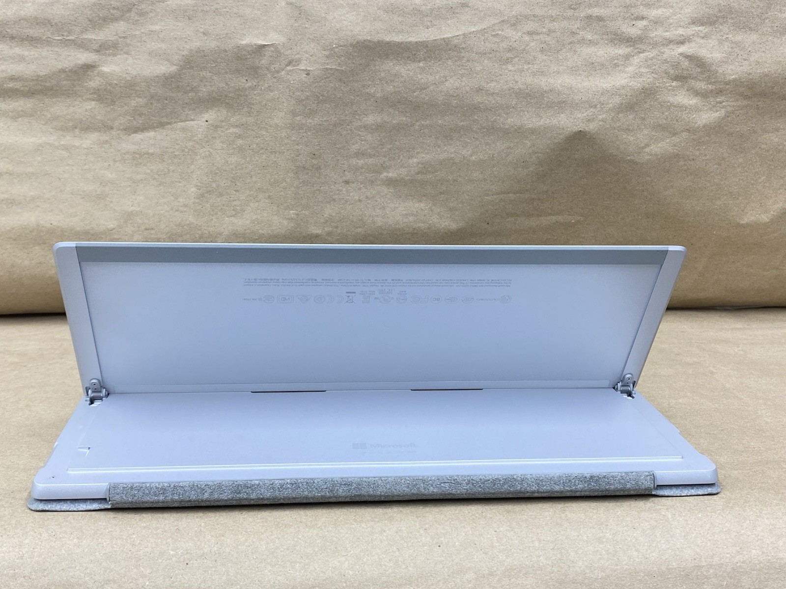 Microsoft Surface Pro – 12″ 2736*1824 – i5-7300U – 8GB – 256GB SSD – Win 10 READ