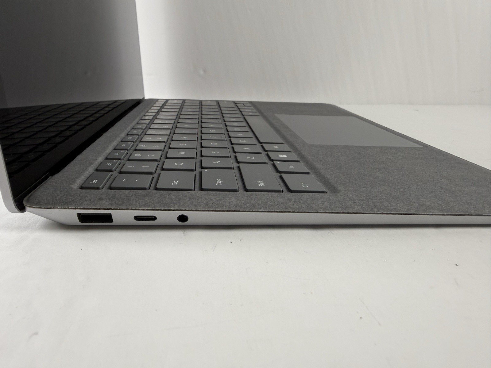 Microsoft Surface Laptop 5 13.5” 1950 Intel Core i7-1265U 16GB RAM 512GB NVME