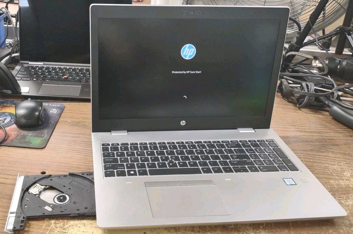 HP Probook 650 G5 LAPTOP 15.6 W/ i5-8365U 1.60GHz, 8GB, 256GB.