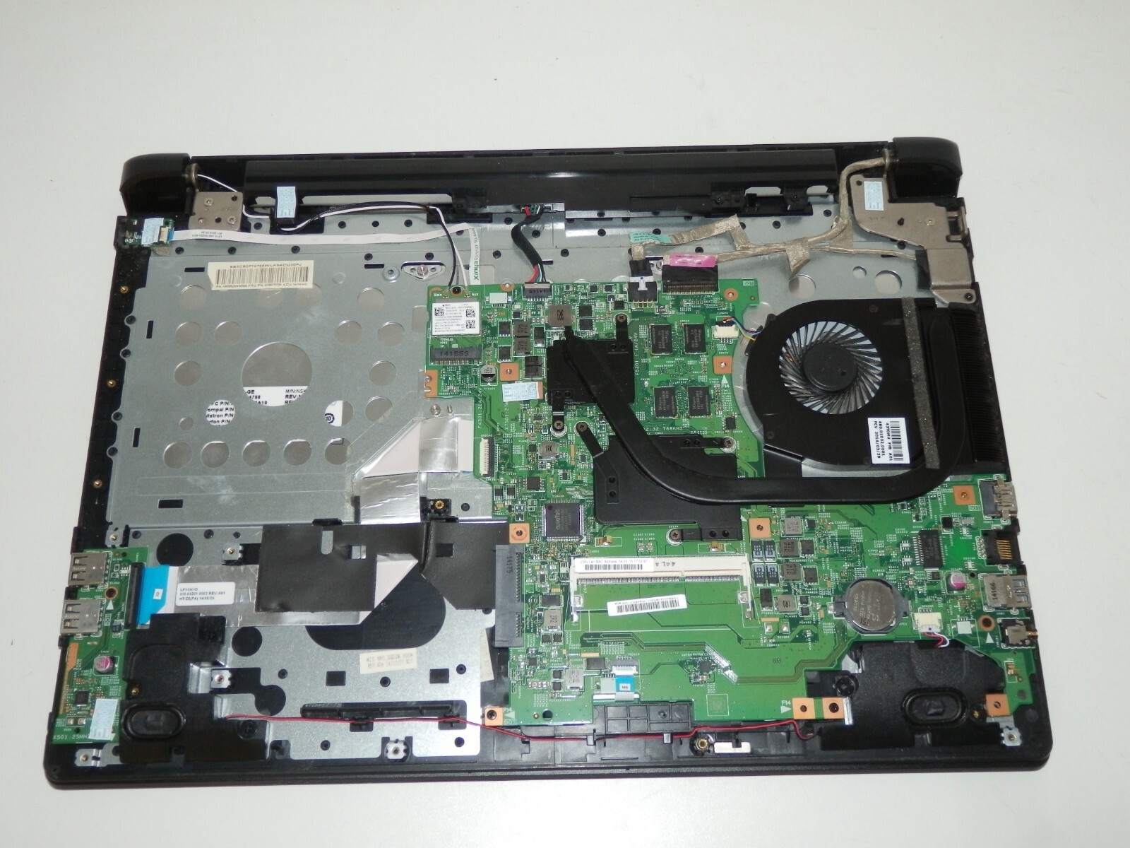 Lenovo Flex 2-15D, AMD A6-6310 1.80GHz, Radeon R4, 15.6″ inch HD, for parts faulty