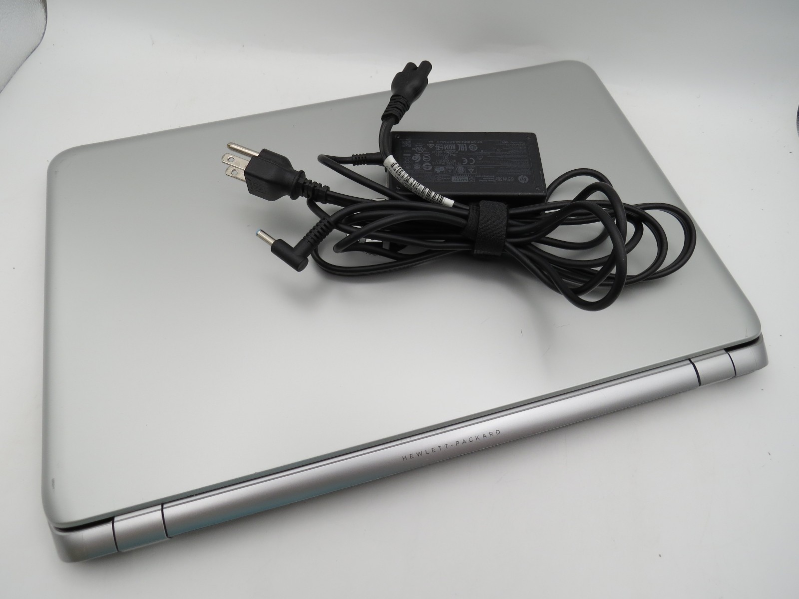 HP pavilion 15 | AMD A8 @ 1.7GHz | 8GB DDR3 | 238GB SSD | 15.6″ | No OS