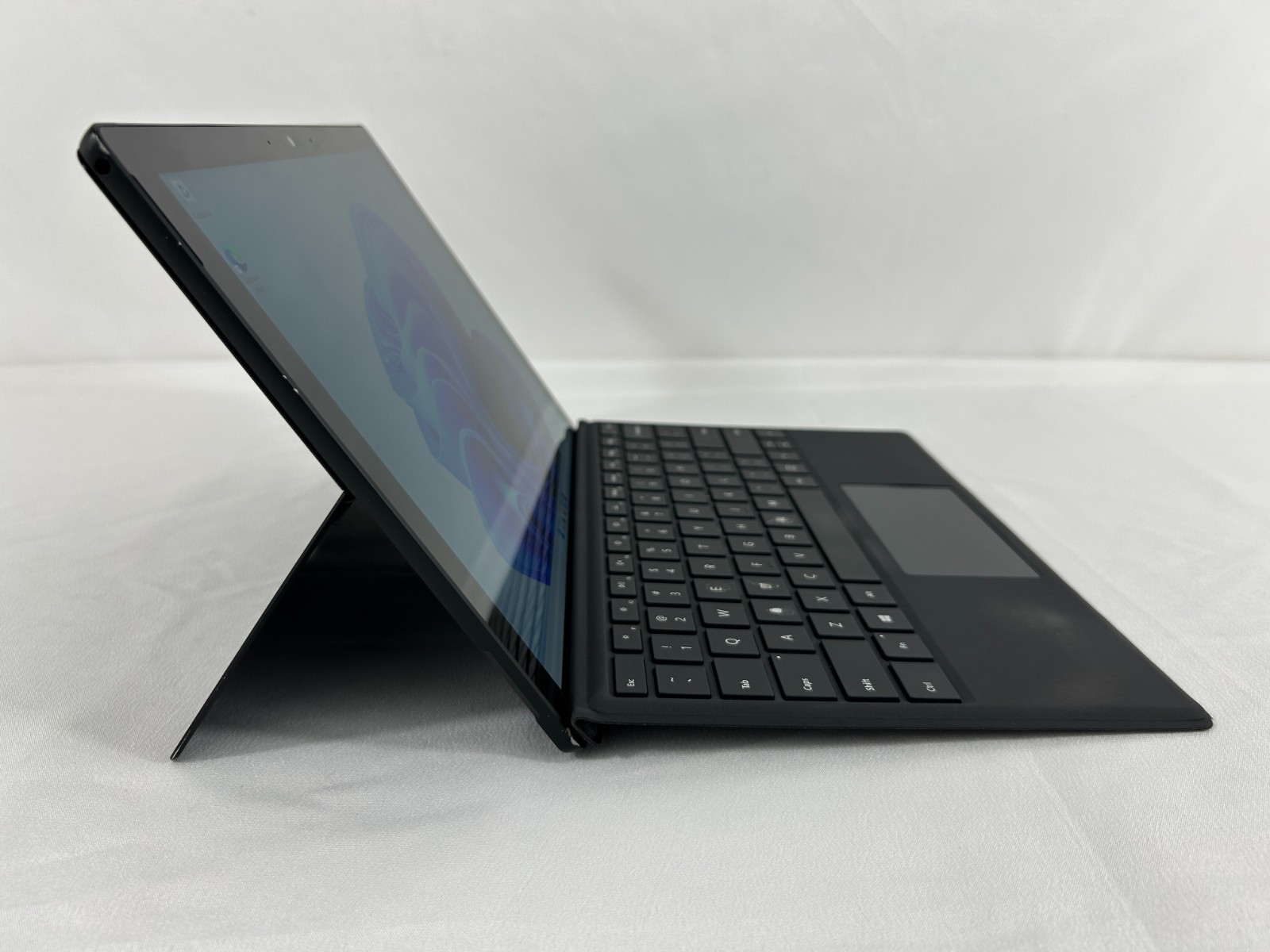 Microsoft Surface Pro 7 12.3″| i7-1065G7 | 16GB RAM | 256 GB NVMe | W11Pro