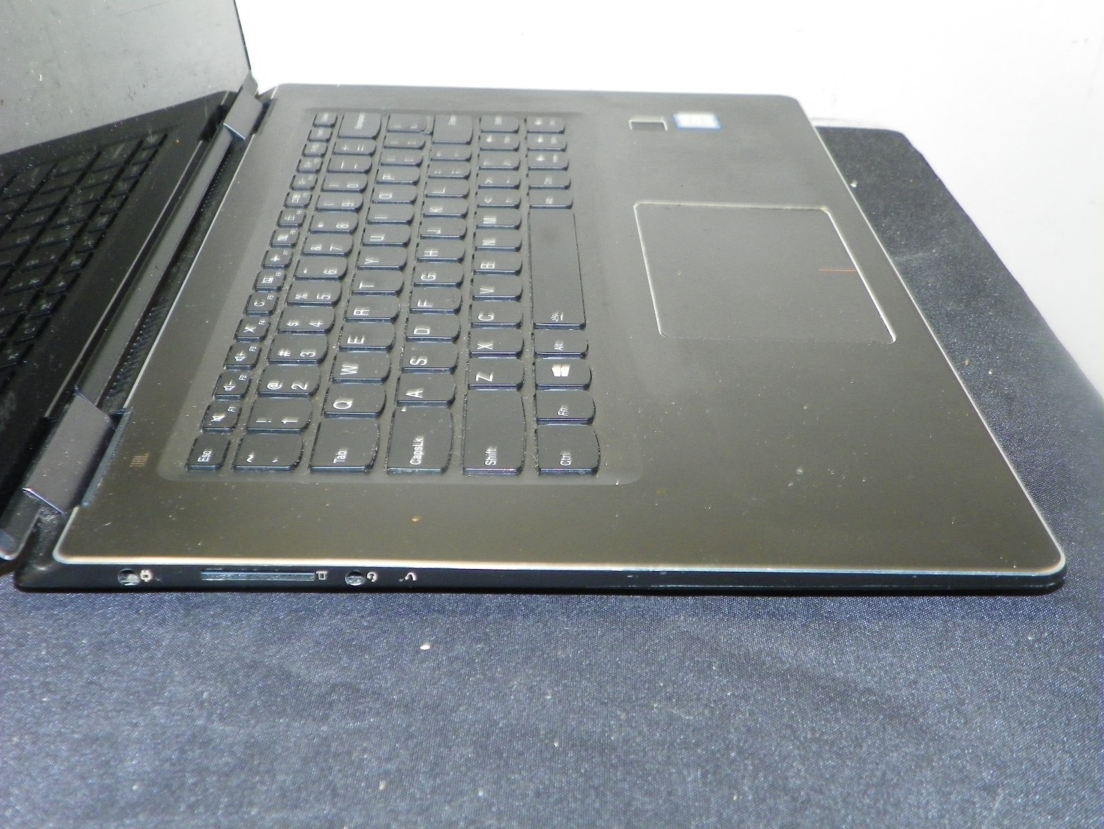Lenovo Yoga 710 15.6 Inch 2-In-1 Touchscreen i5 For Parts – Has Screen Issue