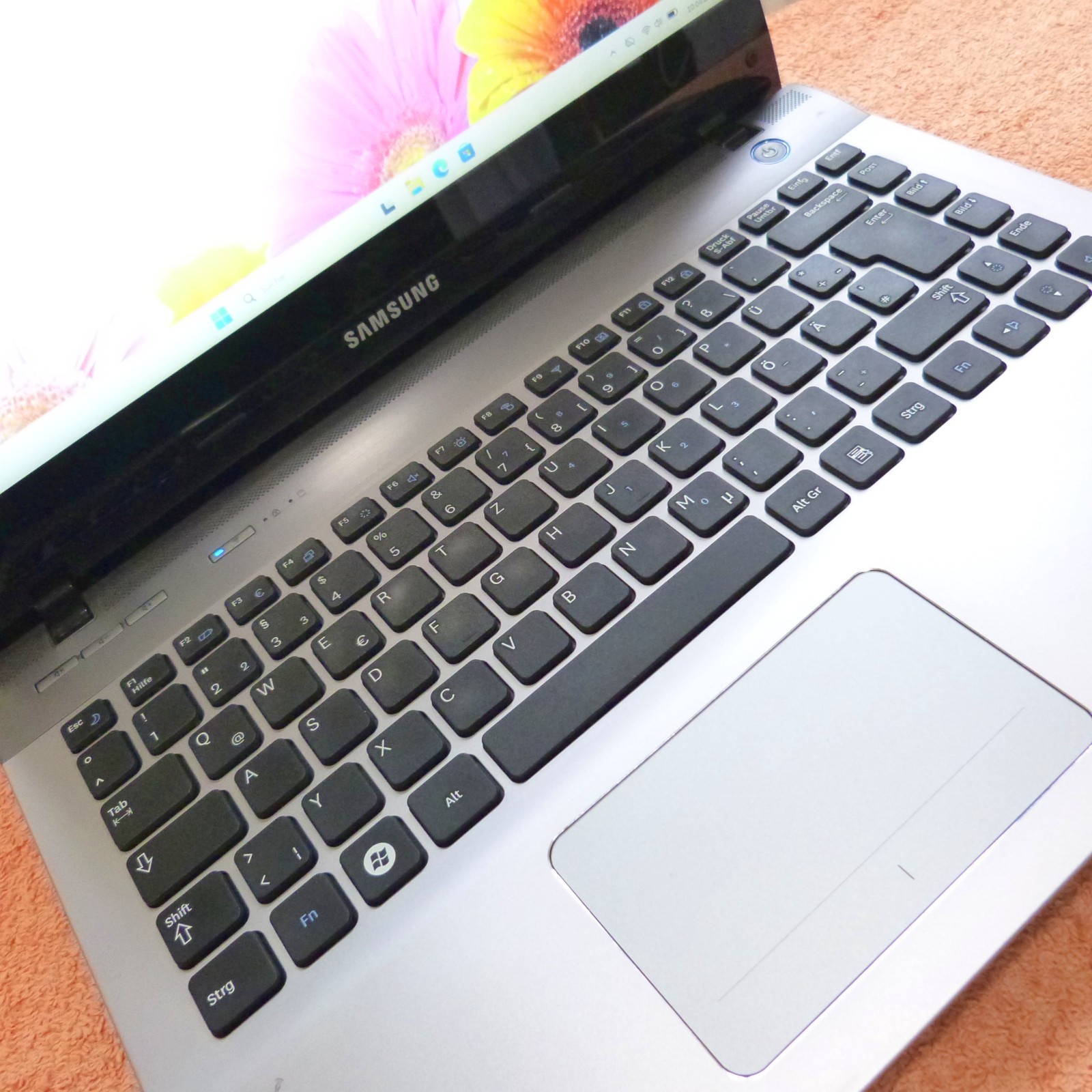 Samsung QX412 14″ METAL Netbook l Windows 11 l SSD NEW l 10GB RAM TURBO i5