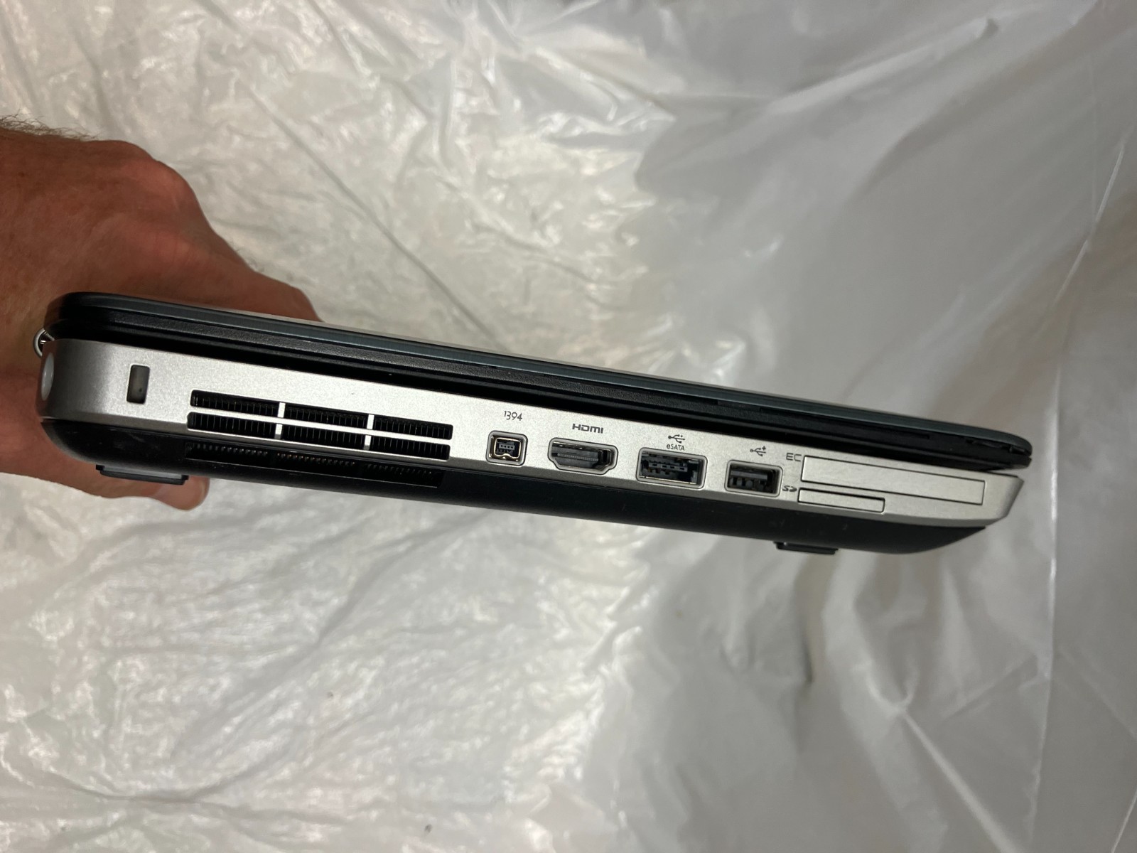DELL LATITUDE E5520 Laptop i3-2350M + 4 GB No HD/Battery FOR PARTS