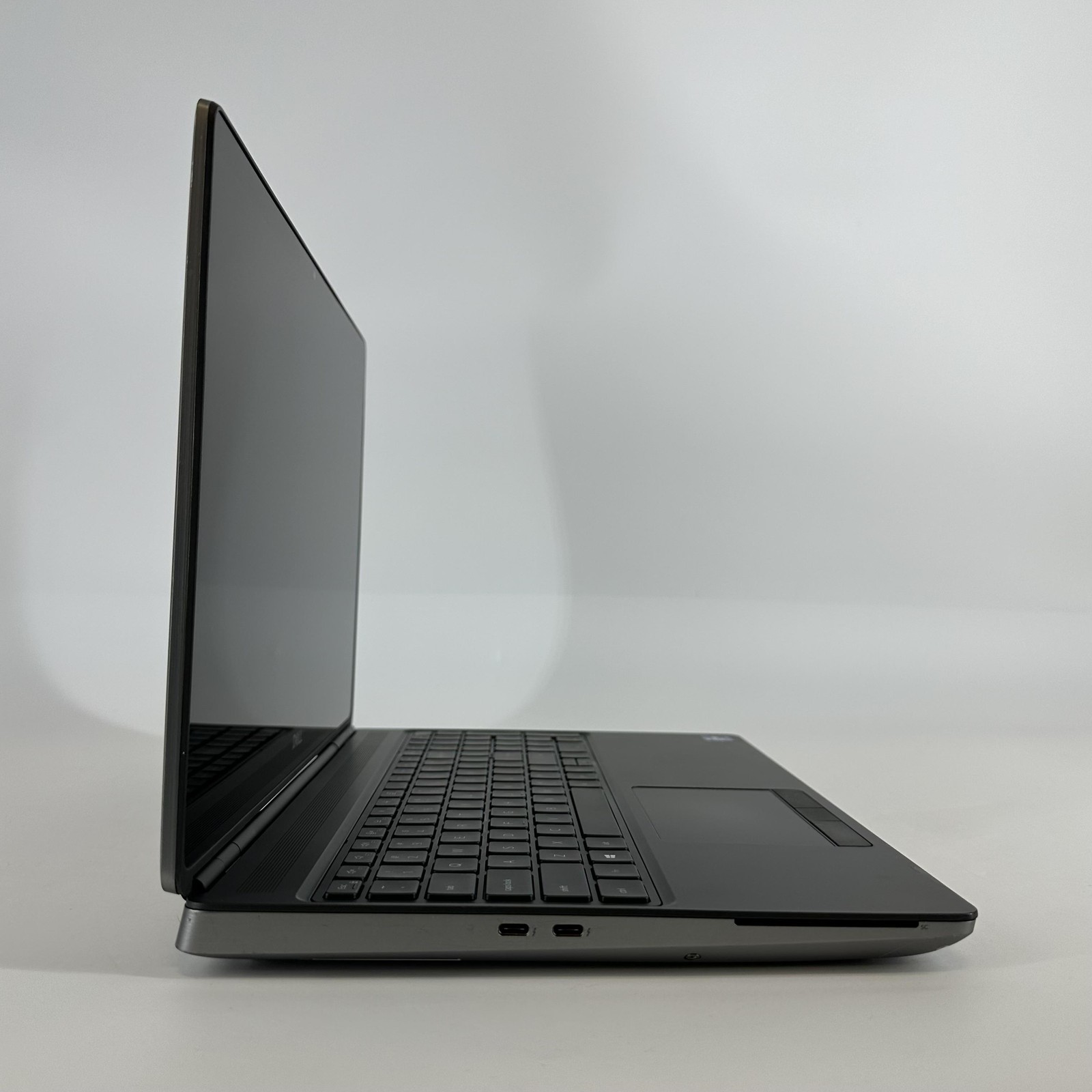 Dell Precision 7560 15.6 Gray FHD i9-11950H 2.60GHz 32GB 1TB SSD T1200 Good
