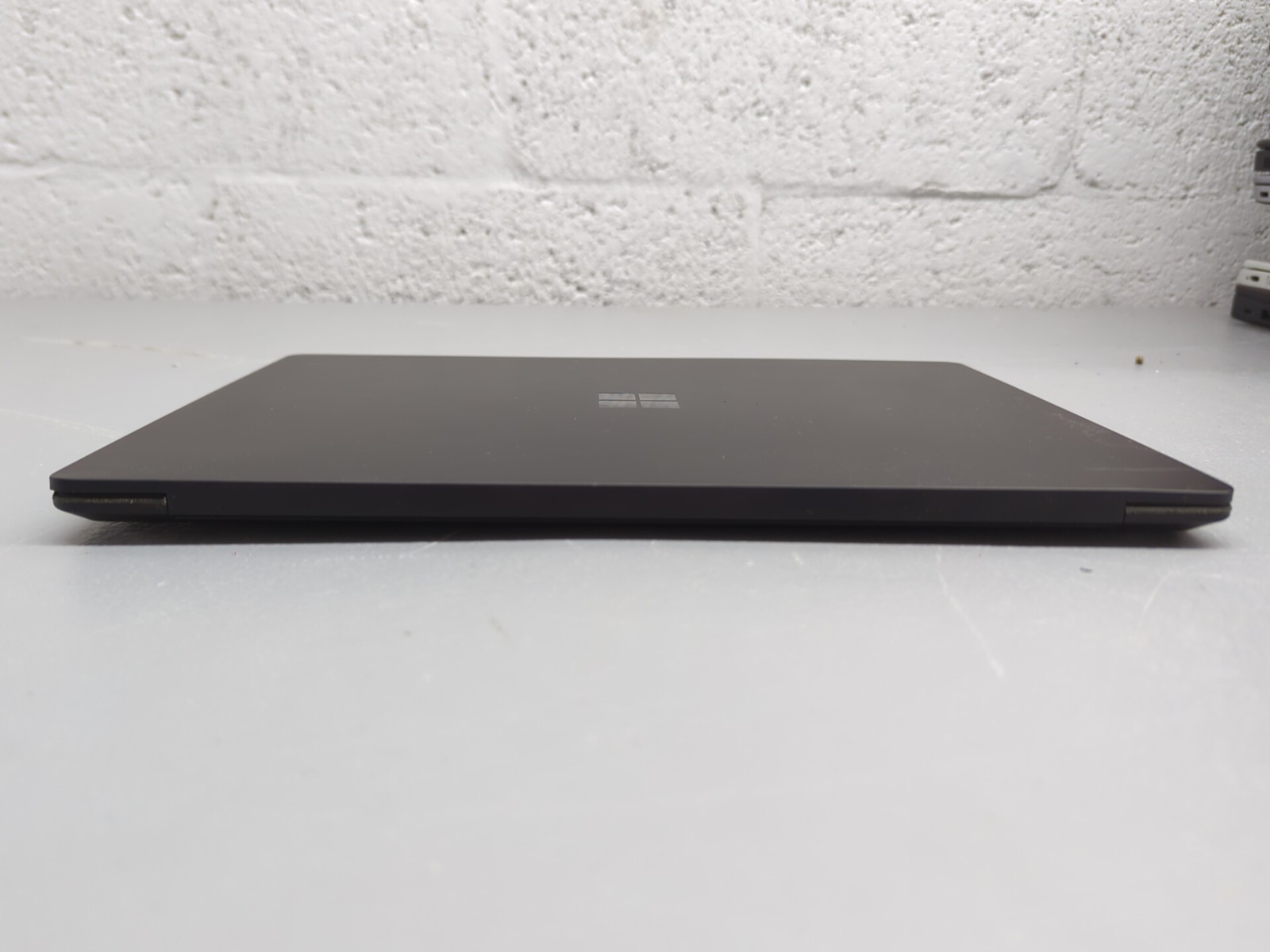 Microsoft Surface Laptop 2 13.5″ i7-8650U 16GB 512GB SSD Win11 Pro – Read