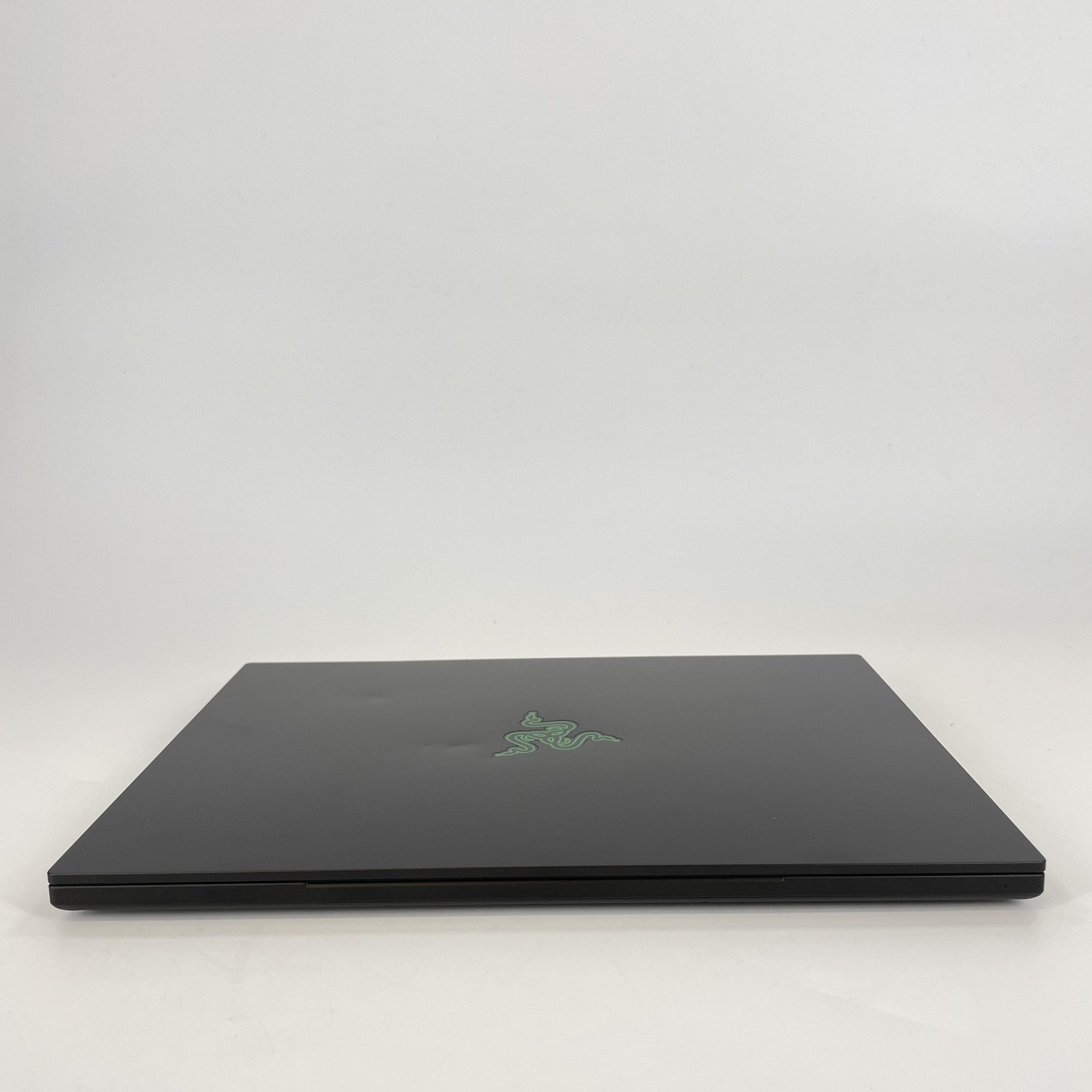 Razer Blade 14 120Hz QHD+ 2025 2.0 GHz Ryzen AI 9 365 32GB 1TB SSD RTX 5070