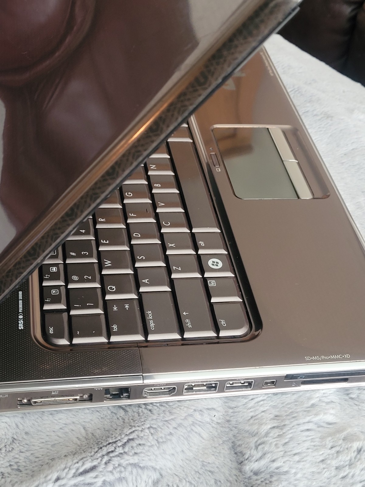 HP Pavilion dv5-1250us Laptop For Parts or Repairs, Broken Screen, Powers On
