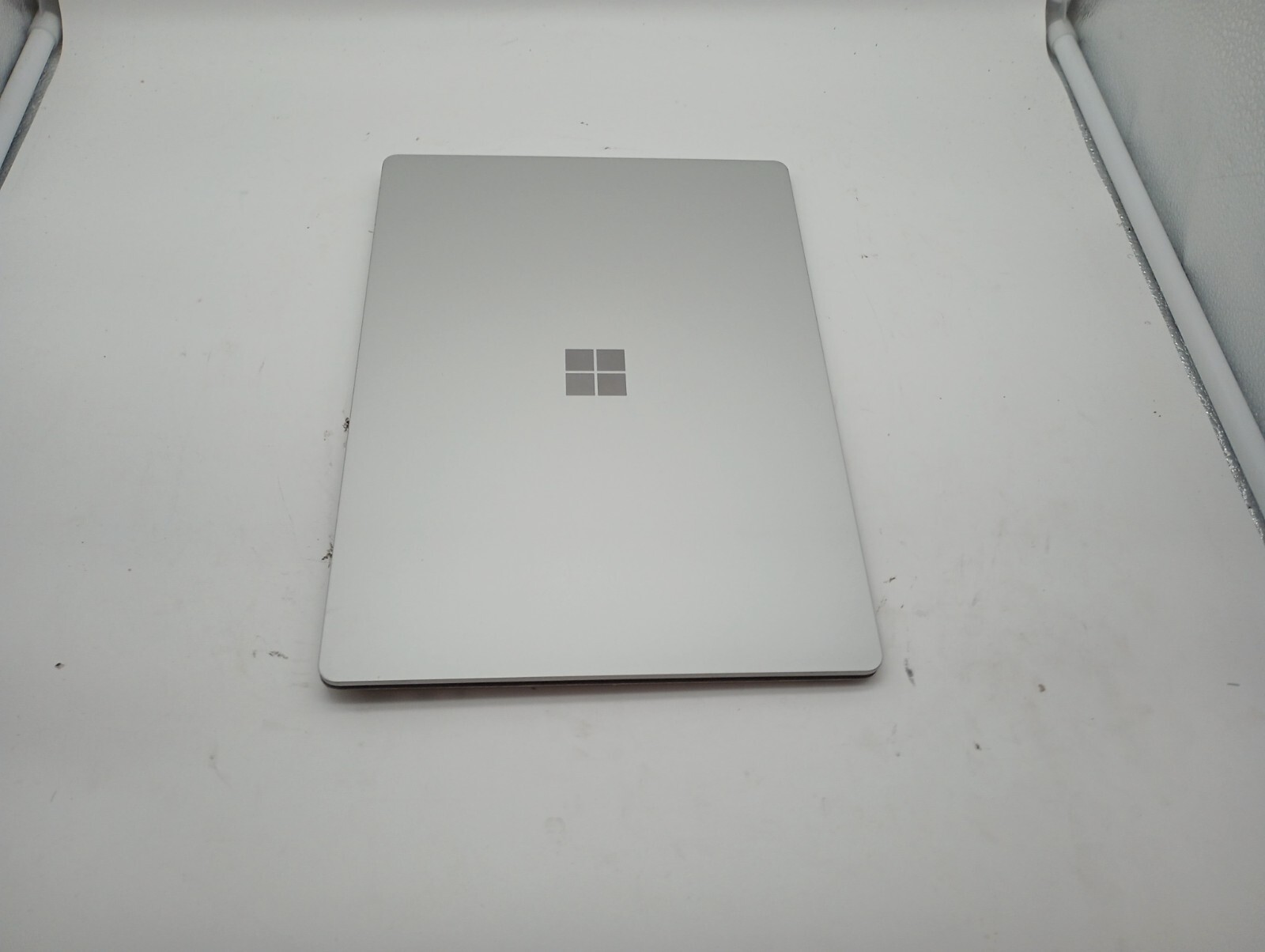 6191Surface Laptop 2 w/charger.i5 8th gen(4 cores).8GB.128GB NVMe.13.5″2K touch.