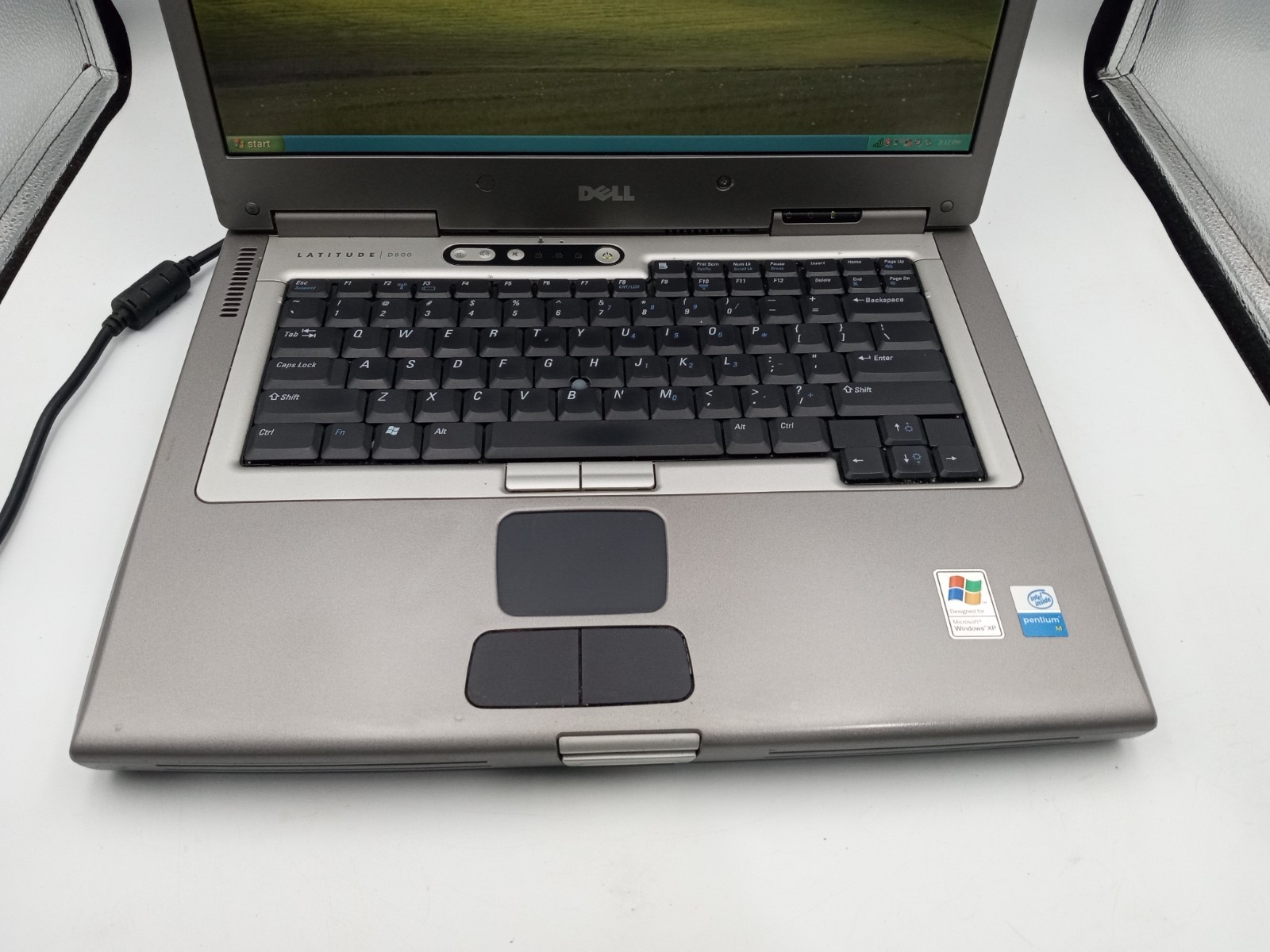 Dell Latitude D800 Pentium M 1.7GHz 1GB RAM 80GB HDD WinXP FX5200 – READ -RR