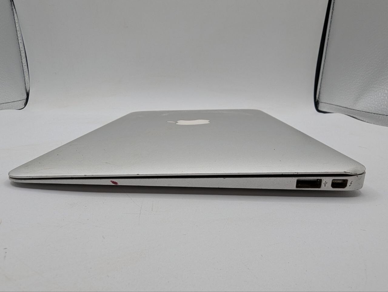 2011 Apple MacBook Air 11″ i5 1.8GHz 2GB RAM 64GB SSD A1370 – For Parts – ST49