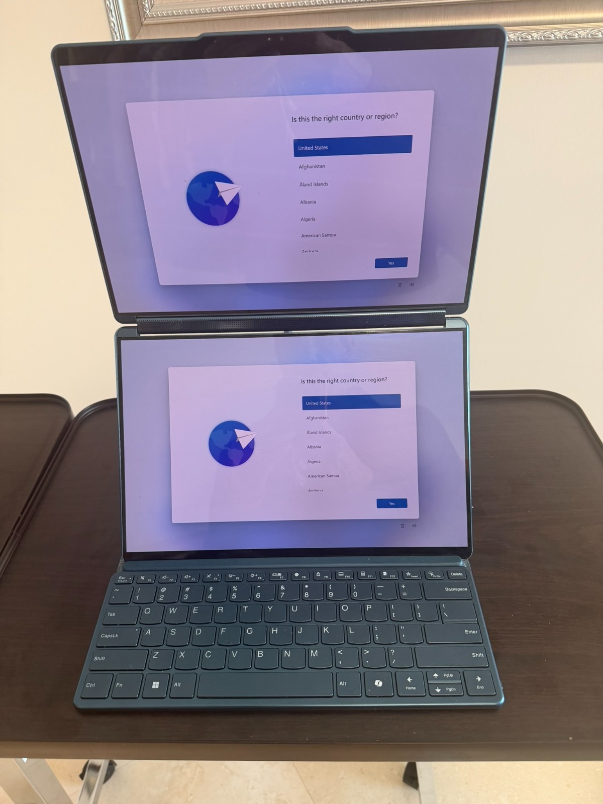 Lenovo – Yoga Book 9i 2-in-1 13.3″ 2.8K Dual Screen OLED Touchscreen Laptop