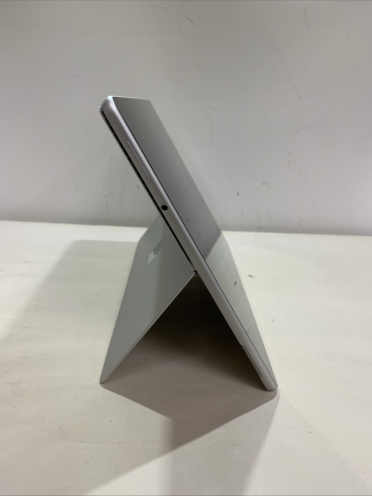 Microsoft Surface Pro 8 i5-1145G7 8GB RAM 128GB SSD Win11 Pro | READ DESCRIPTION