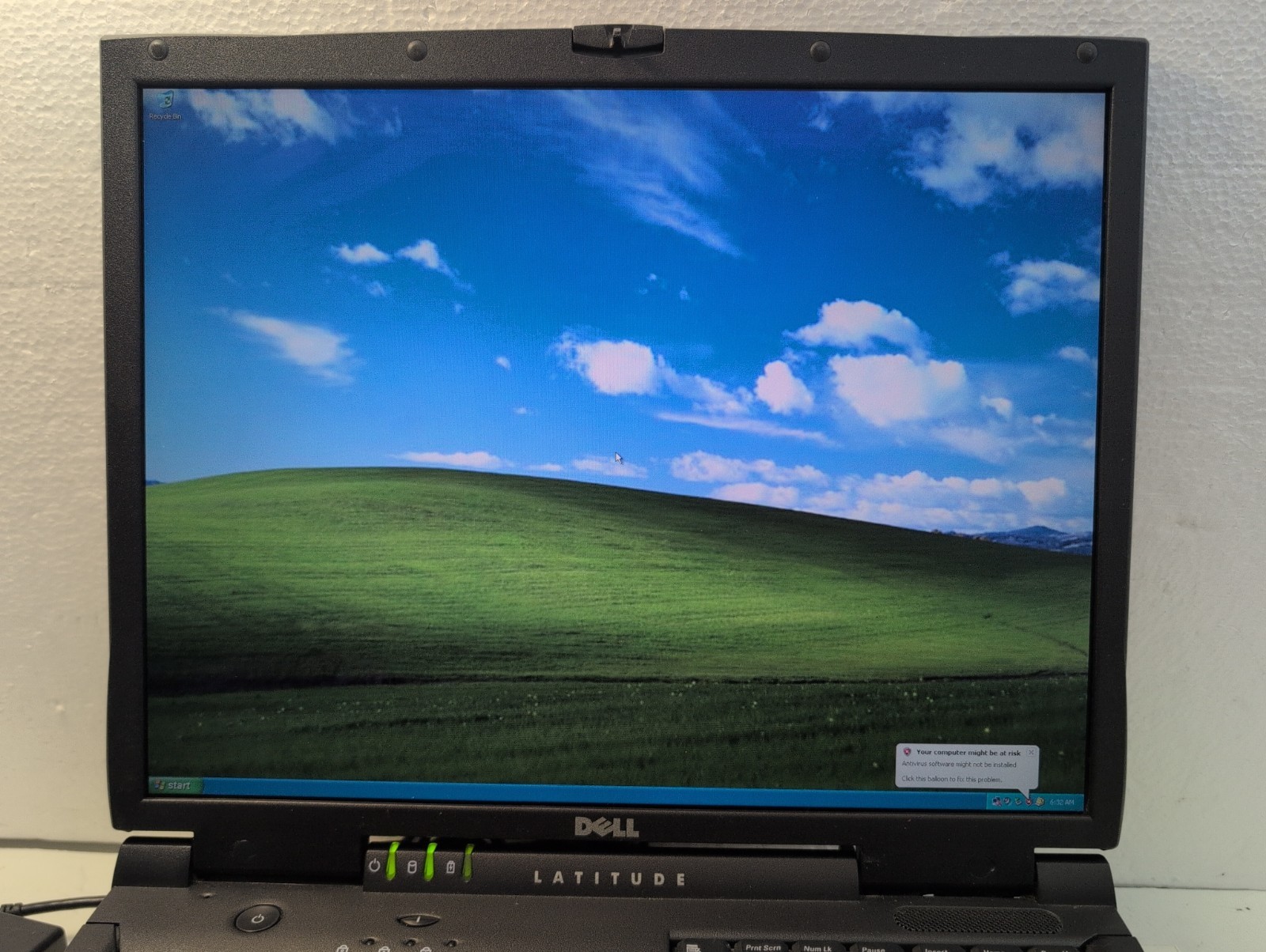 🔥NICE Dell Latitude C840 15″ Laptop Pentium4 2.0GHz /1GB RAM /30GB HDD/WinXP –