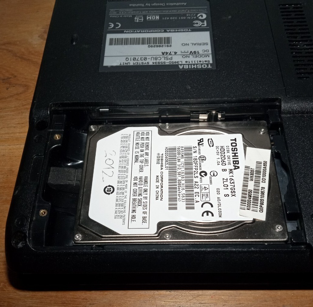 Toshiba PSLC8U-03701Q Laptops 2X (Untested) No Power Supplies