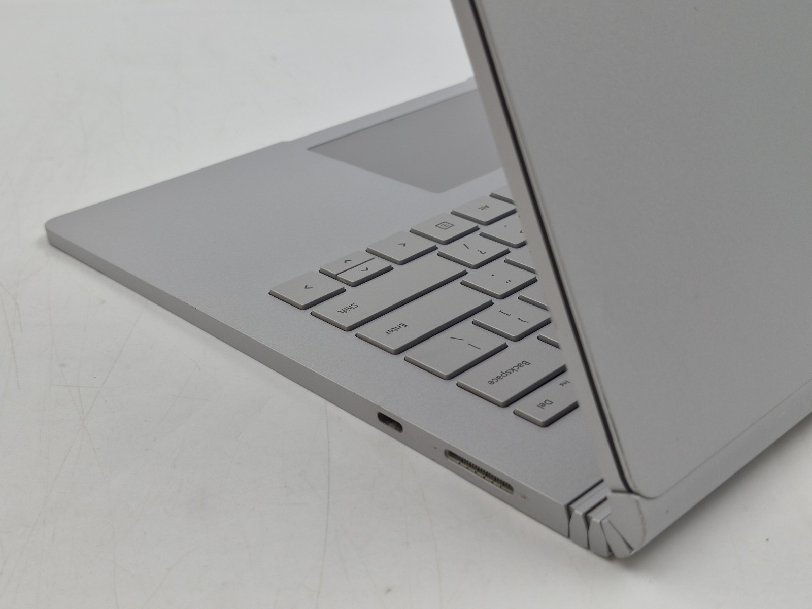 Microsoft Surface Book 2 13.5″ i5-8350U 1.70GHz 8GB RAM 256GB SSD Win 11 Pro