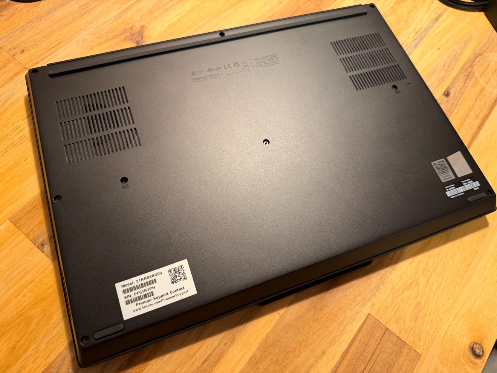 Lenovo ThinkPad P16 Gen 3 FHD Ultra 7 265HX 64GB 1TB RTX PRO 4000 Blackwell 4YRW
