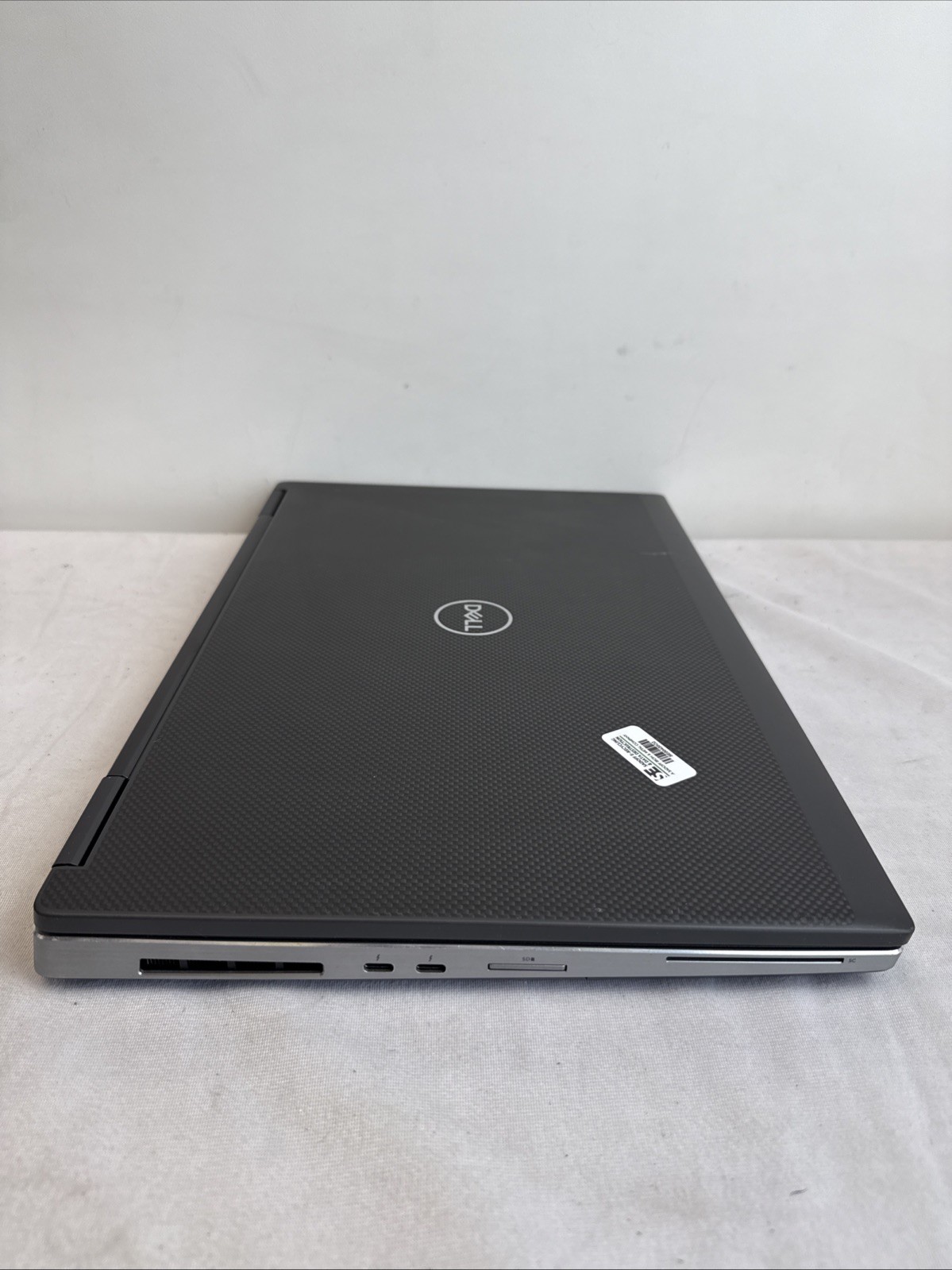 (N) Dell Precision 7740 17″ i7 9880 @2.30GHz 32GB RAM 1TB SSD Radeon Pro WX 3200