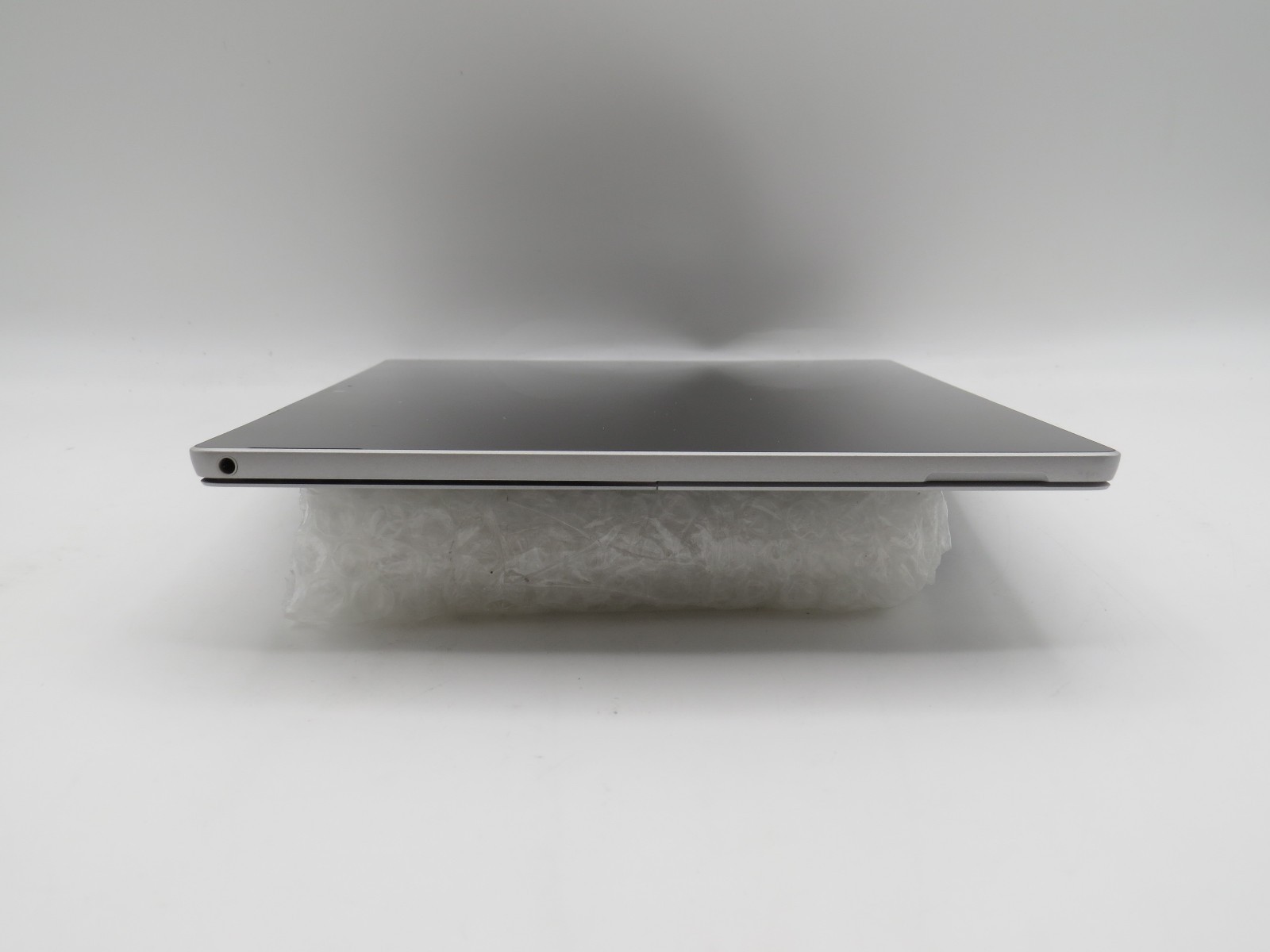 Microsoft Surface Pro 5 1796 | M3-7Y30 | 4GB RAM | 128GB SSD | No OS / AC
