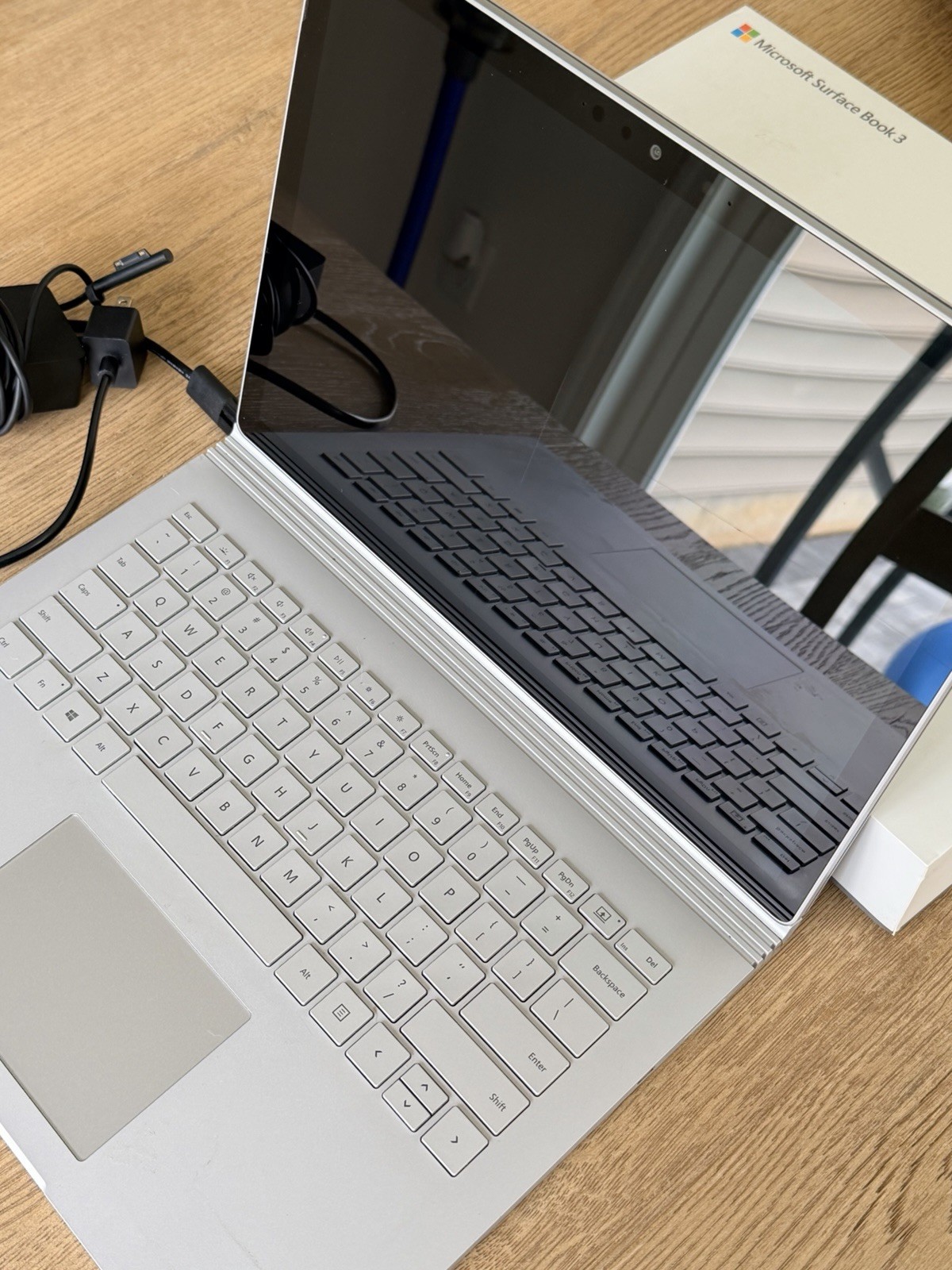 Microsoft Surface Book 3 13.5″ 10th Gen i5 1.2GHz 8GB-256GBSSD Windows 11 Pro