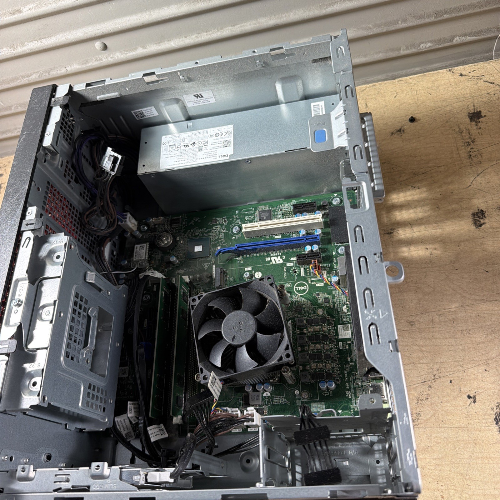 DELL VOSTRO 5880 INTEL CORE I5 10TH GEN 16GB RAM **NO HD/ NO CADDIE/ NO OS