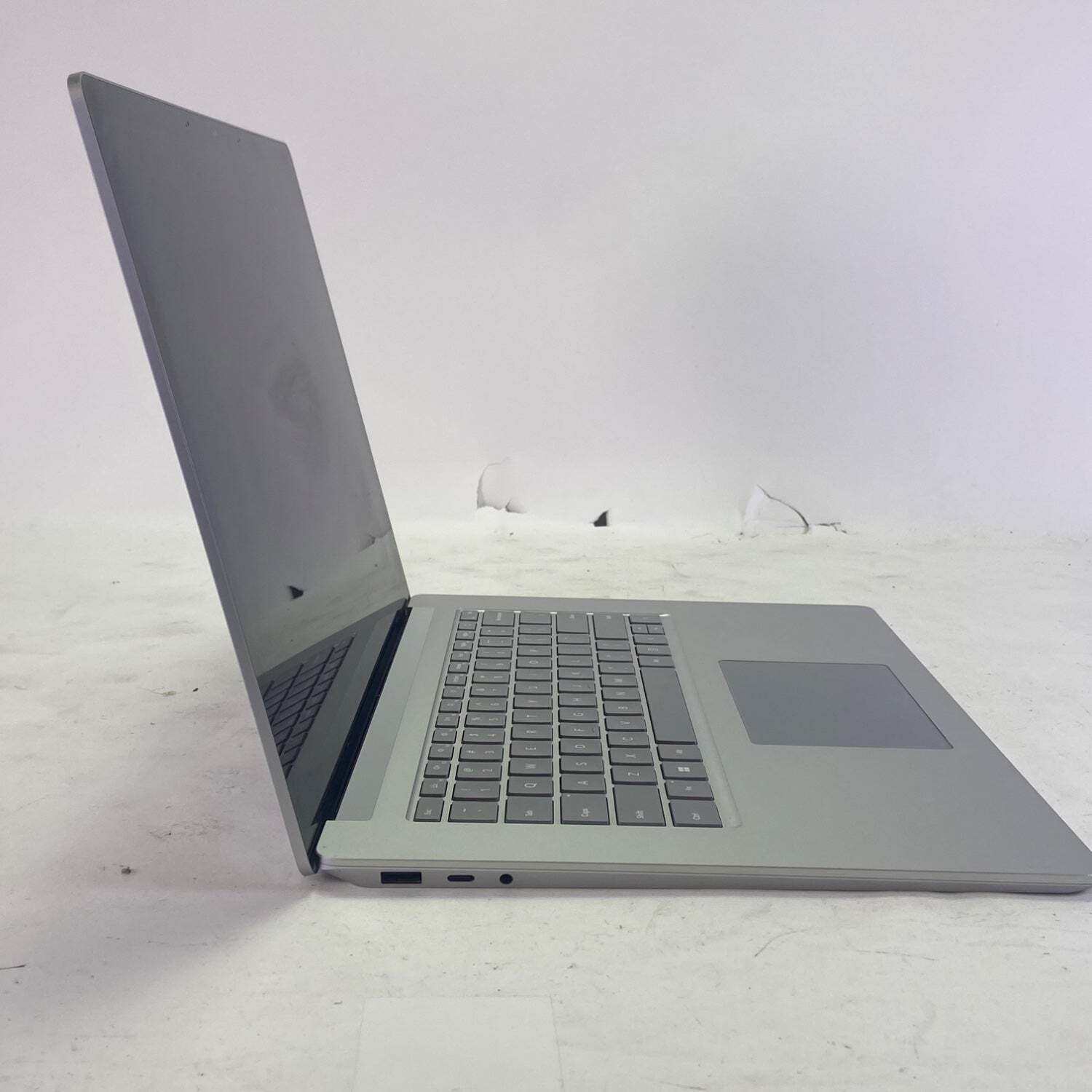Microsoft Surface Laptop 5 1979 15″ i7-1255U 2.6GHz 8GB RAM 256GB SSD