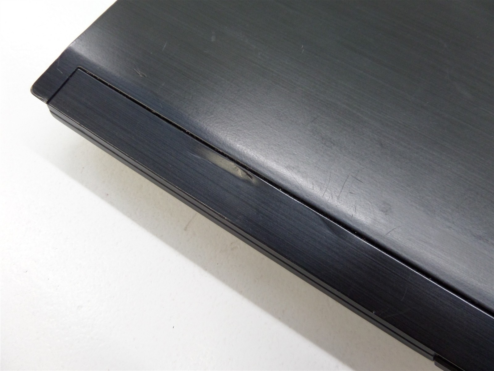 Dell Latitude E6400 14.1″ Laptop Core 2 Duo P8700 2.53GHz 4GB – No HDD