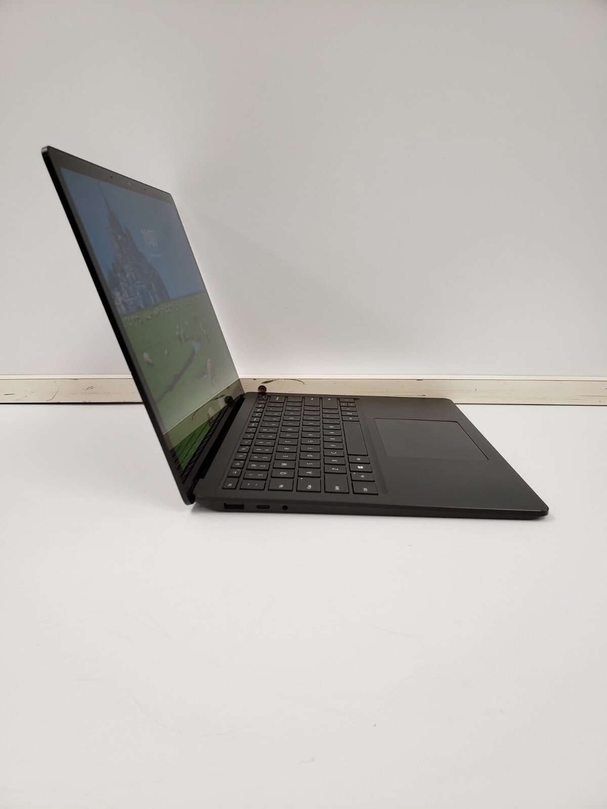 (B515) Microsoft 1868 Laptop