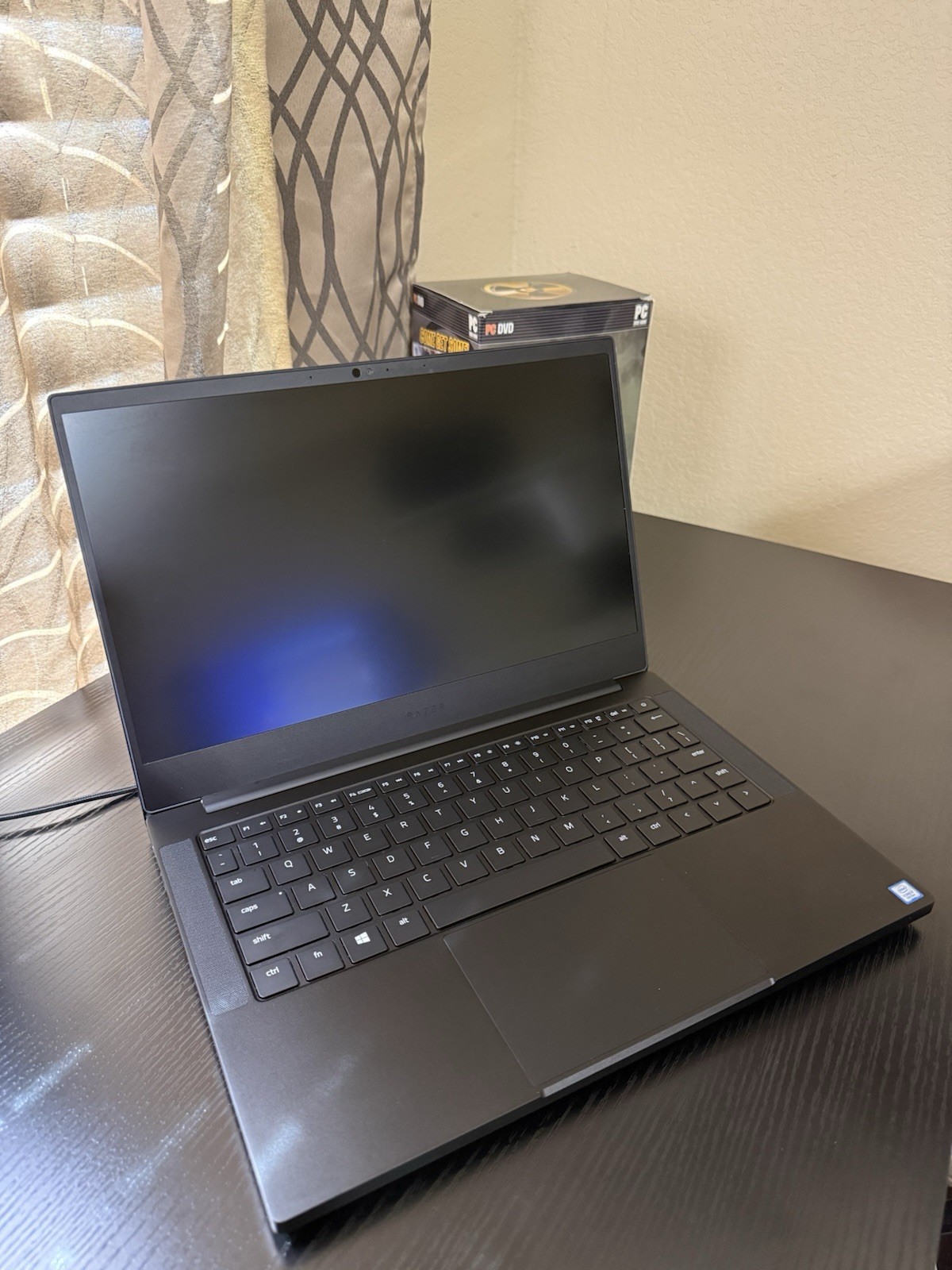 Razer Blade Stealth 13 i7-8565U 256GB SSD NVIDIA MX150 + Charger + Backpack
