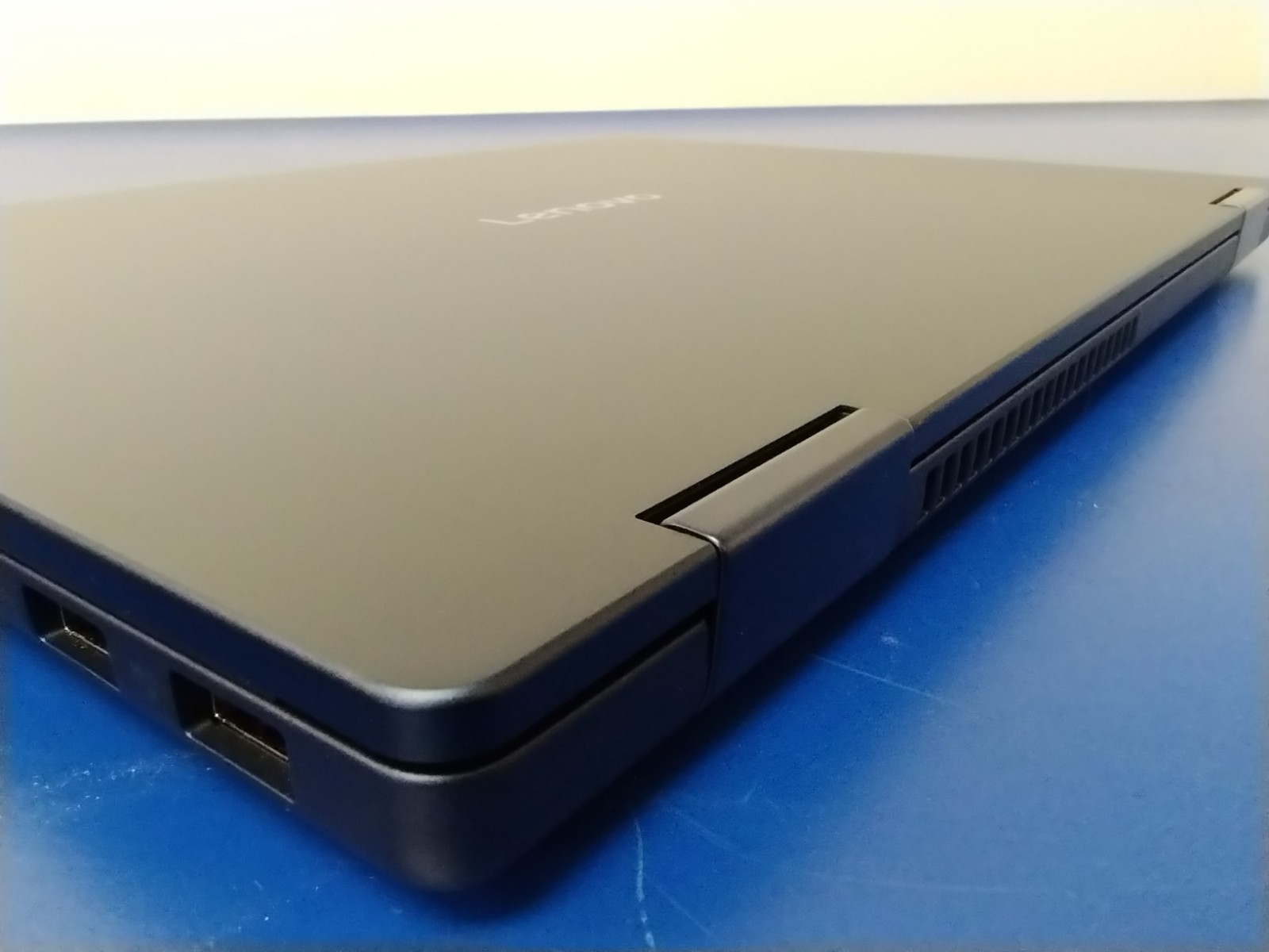 LENOVO IdeaPad 5 2-in-1 14AKP10 AMD Ryzen AI 7 350, 2.00 GHz 16 GB RAM 1 TB NVMe