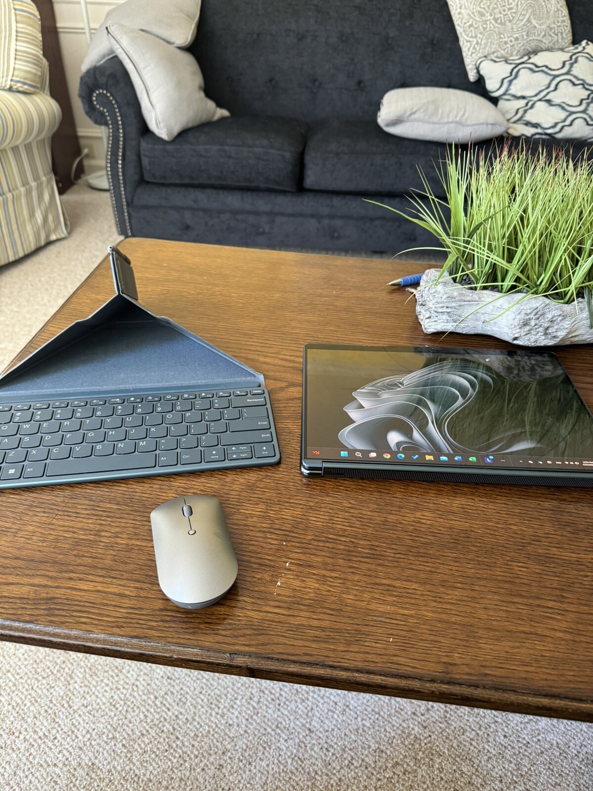 Lenovo Yoga Book 9 13IRU8 13.3″ (512GB SSD, Intel Core i7 13th Gen., 5.00…