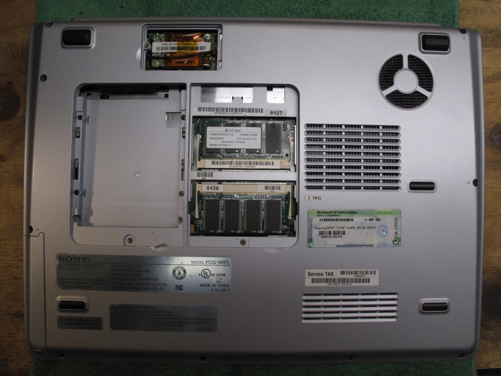 Sony VAIO PCG-K23 Mobile Pentium III 63MB RAM No HDD 15.4″ Radeon IGP 345M