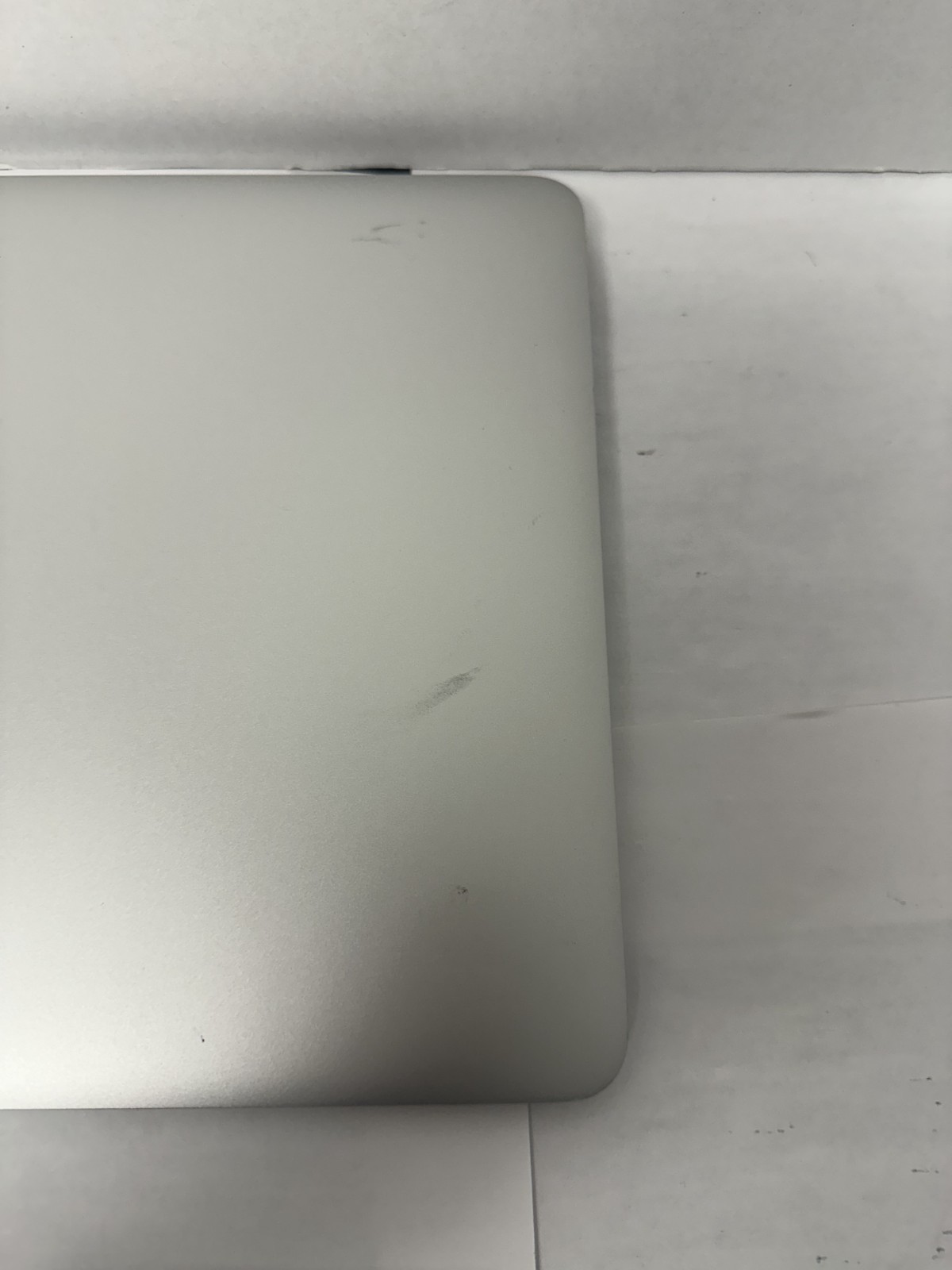 Apple MacBook A1466 i5-5th/4GB 256GB SSD A1466 Mojave (No Charger)