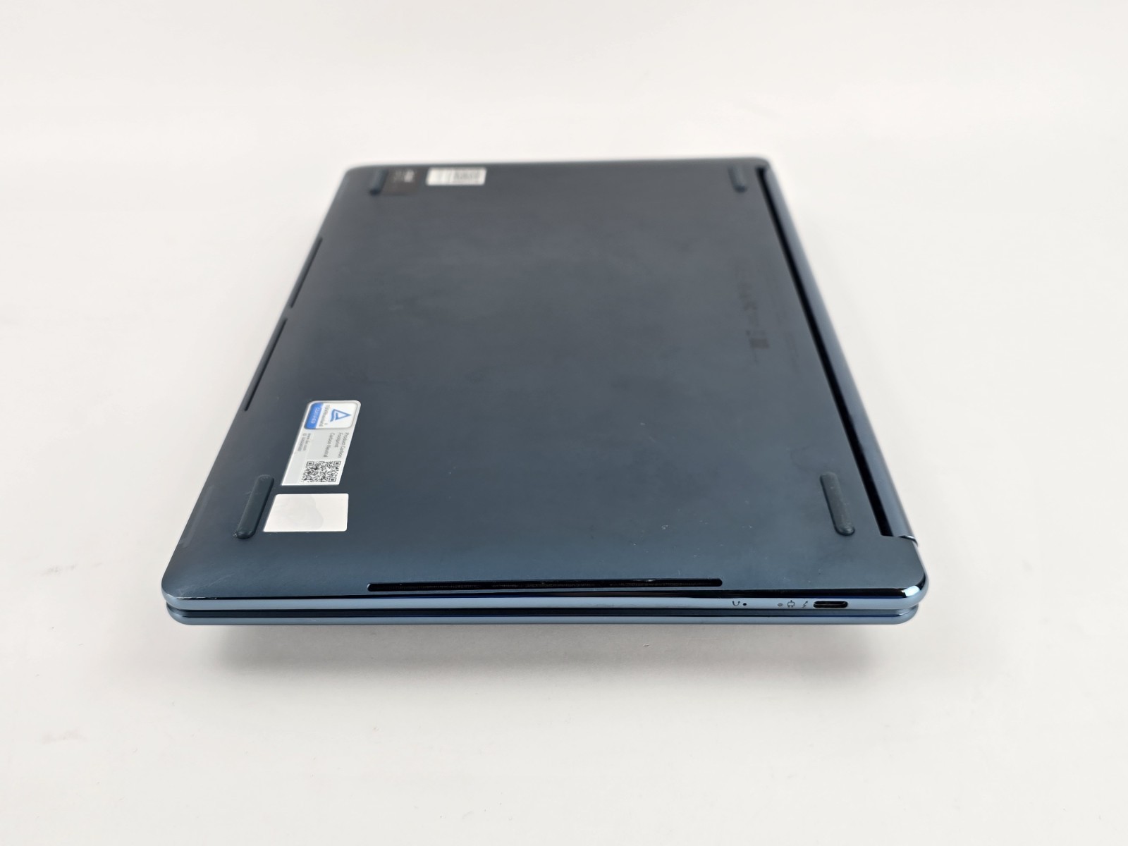 Lenovo Yoga Book 9i Dual 13.3″ 2.8K OLED Ultra 7 155U 16GB 1TB – Used