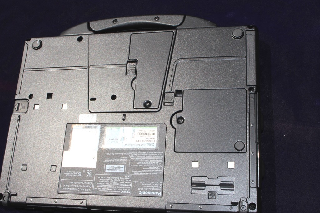 PANASONIC CF-52 MK2 / 2.26GHz, 256SSD 4GB CD/DVD WI-FI WIN 7 PRO