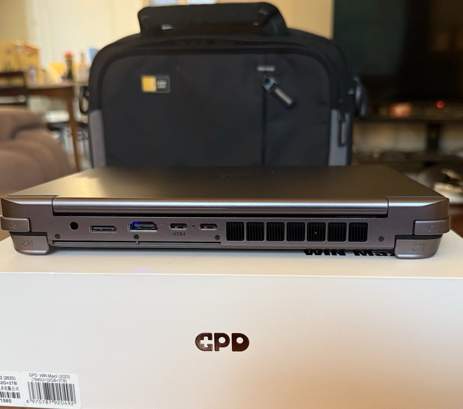 GPD WIN Max 2 2023 Ryzen 7 7840U + 32GB DDR5x-7500 MT/s + 2TB M.2 NVMe + OCuLink