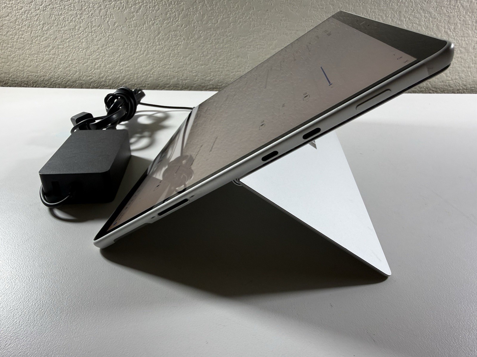 Microsoft Surface Pro 8 (1982) i5-1145G7 – 16GB RAM – 256GB 120Hz – Win 11 Pro