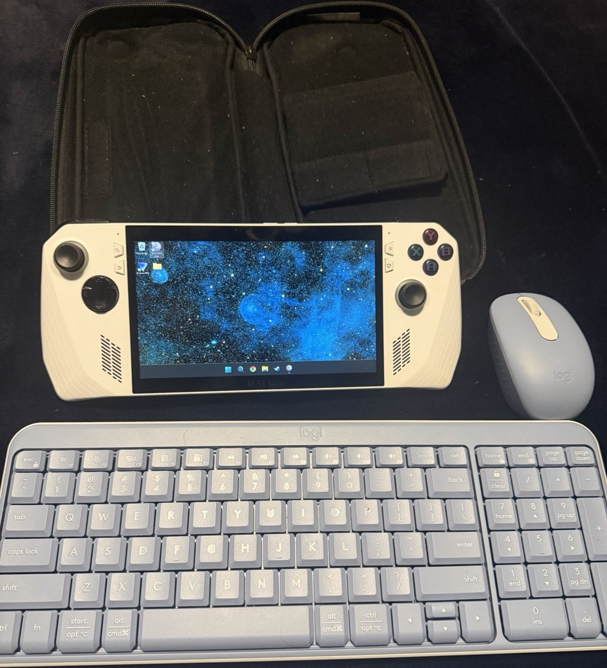ASUS ROG Ally 7in White Handheld Gaming PC Ryzen Z1 Extreme 16GB 512GB W11