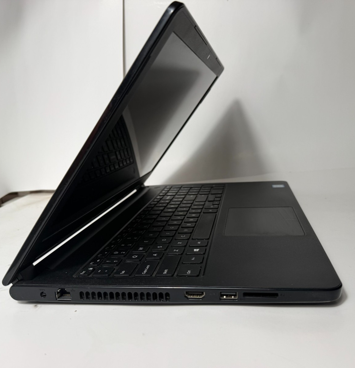 Dell Inspiron 5566 15.6”, Intel Core i5-7200U@2.50GHz 16GB RAM, 256GB SDD, W10