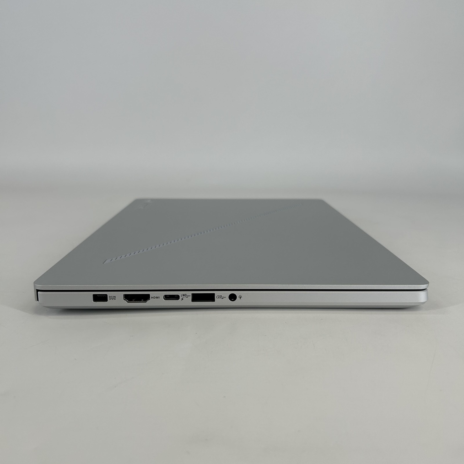 Asus ROG Zephyrus G14 GA403 14 120Hz QHD+ 4.0 GHz Ryzen 9 270 16GB 1TB RTX 5060