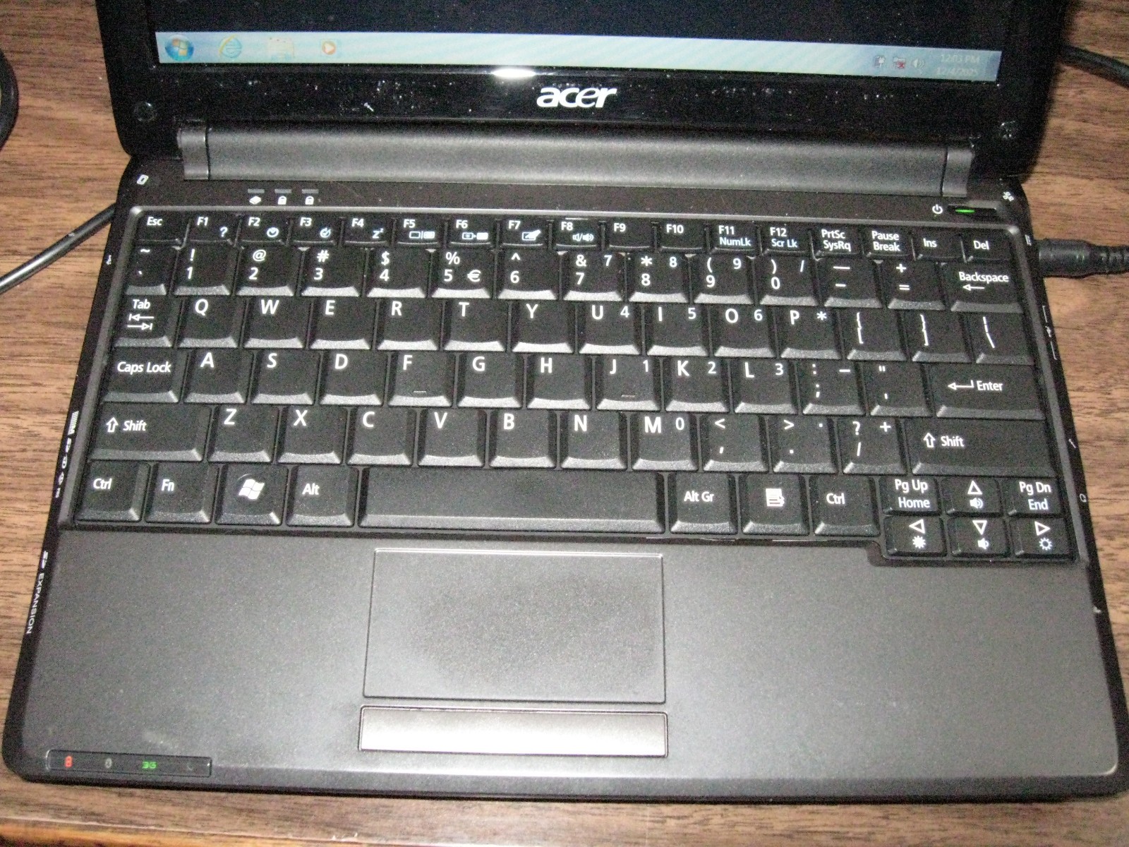 Acer Aspire One 531h Netbook Computer w/ AC Adapter
