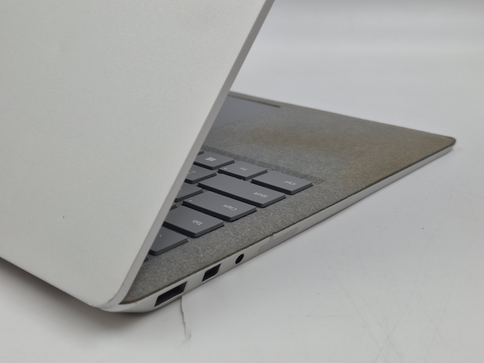 Microsoft Surface Laptop 2 i5-8350U 1.70GHz 8GB RAM 256GB NVMe SSD W11P