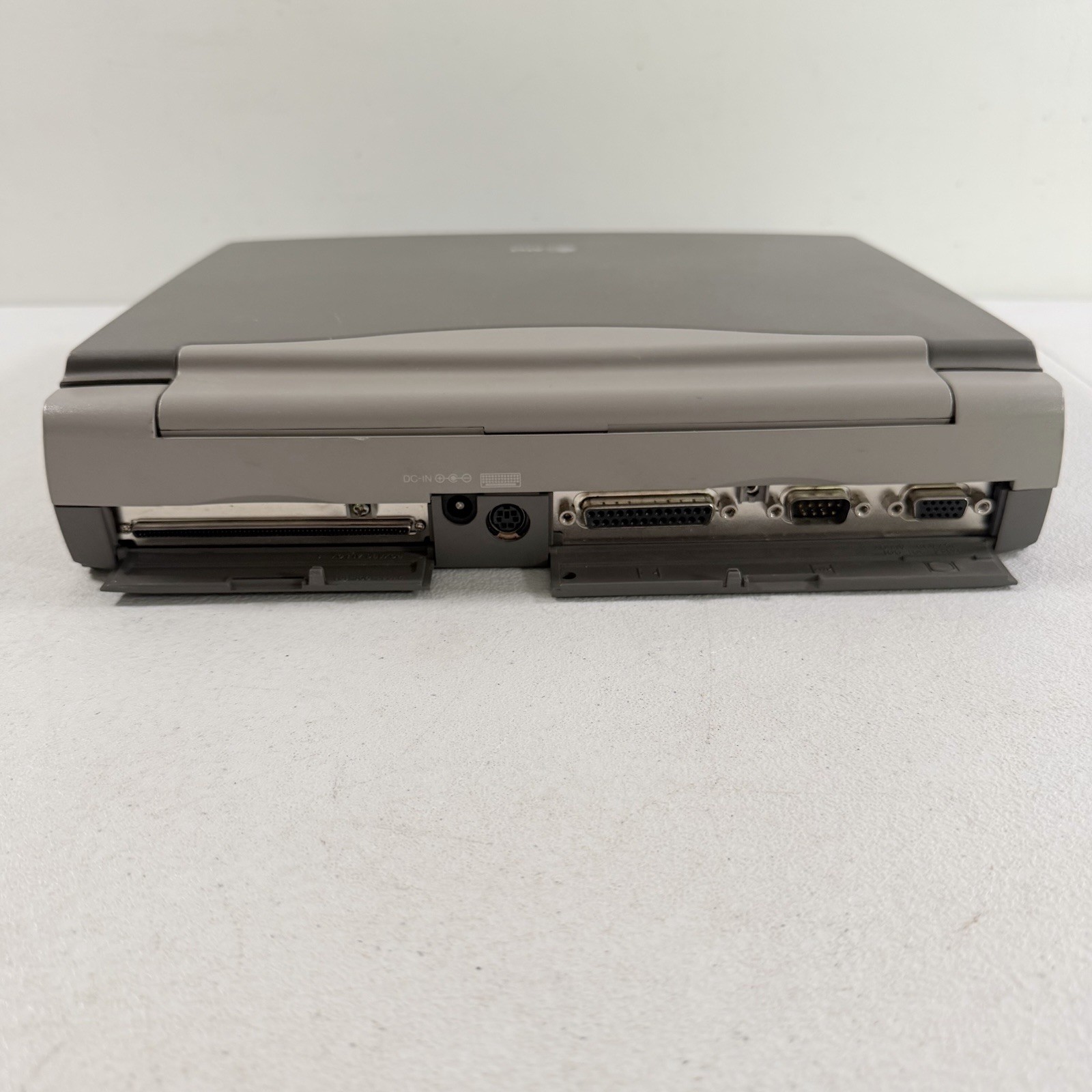 Vintage Retro AT&T Safari 3151 Laptop Computer POWERS ON NO BOOT DEVICE READ
