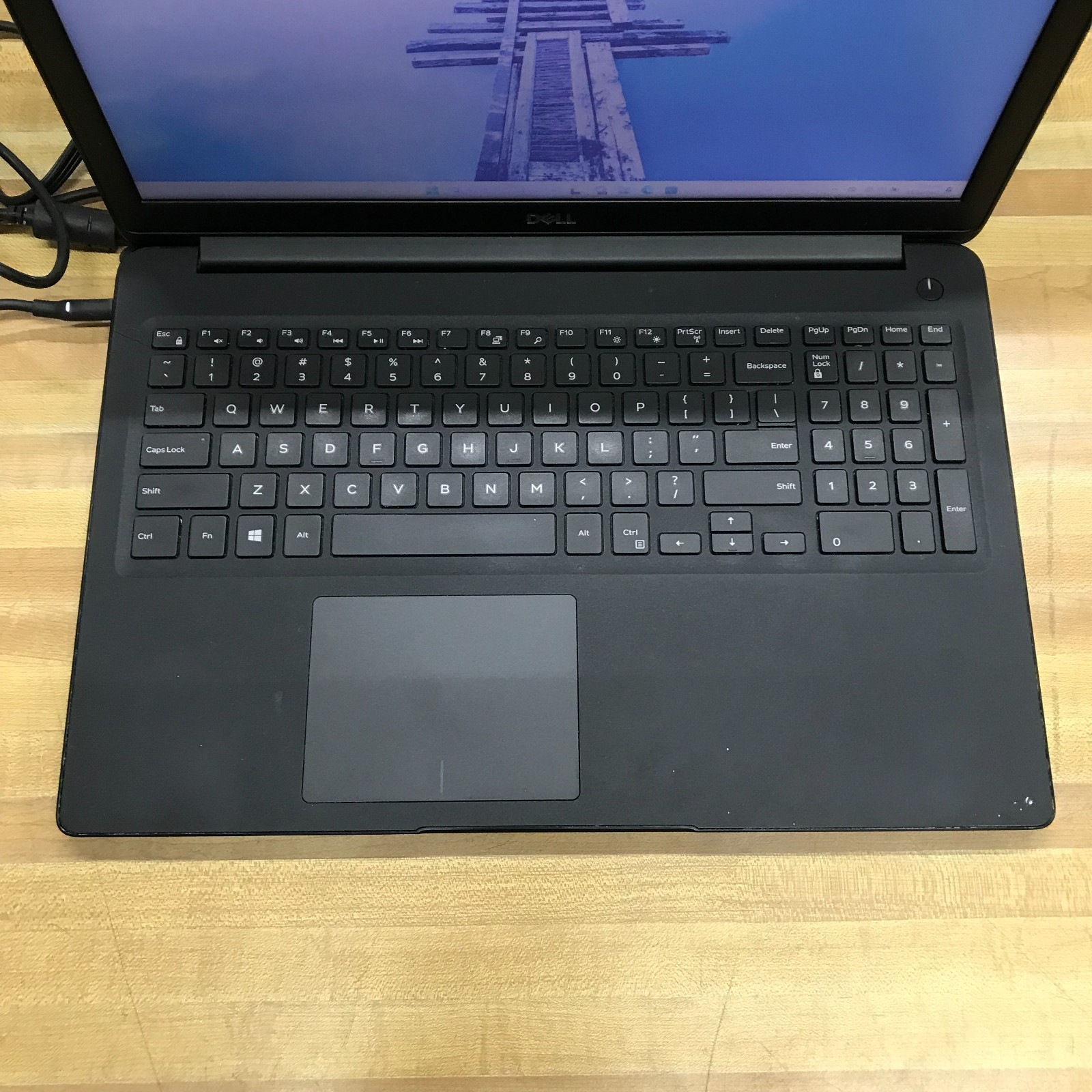 Dell Latitude 3500 15.6″ i5-8265u 1.6GHz 8GB RAM 256GB M.2 SSD (Windows 11 Pro)