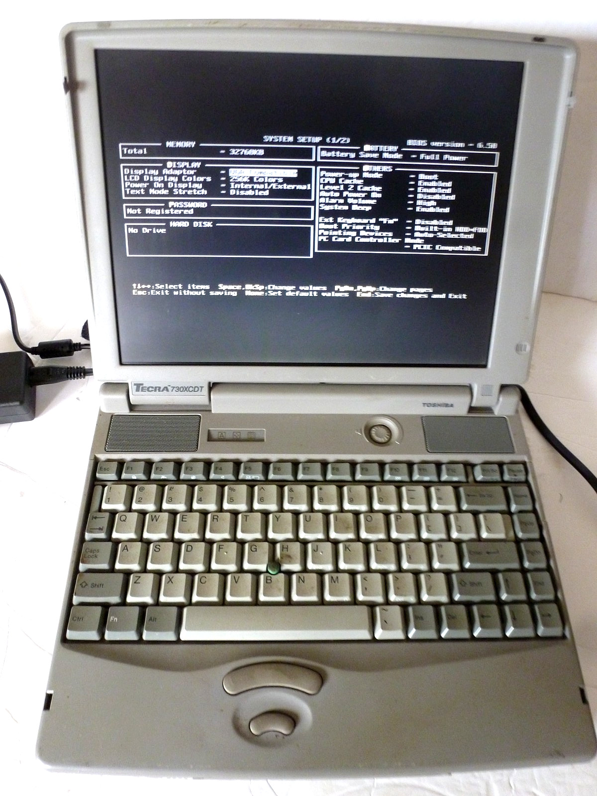 Vintage TOSHIBA TECRA Laptop 730XCDT/2.1 TESTED Windows 98