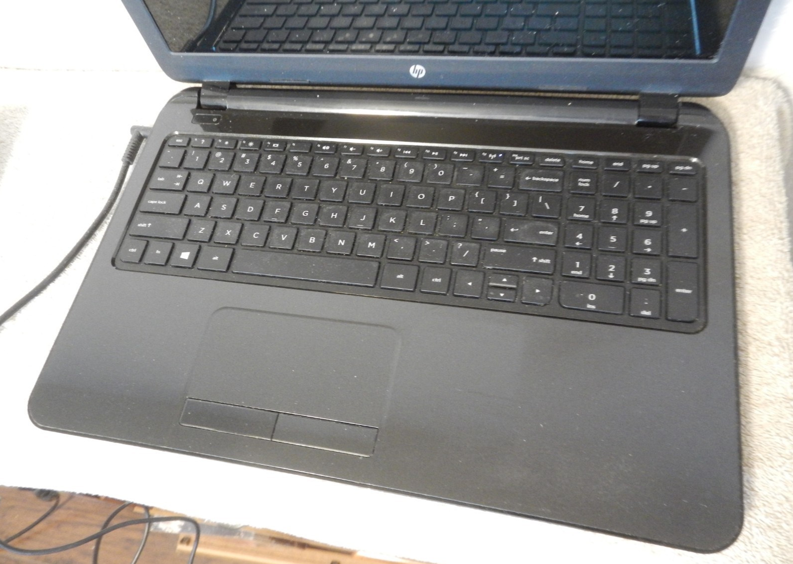 HP 15-G057CL 15.6″ Laptop AMD 1.8 4gb ram 500gb HD DVDRW Chgr Batt **GRADE A**
